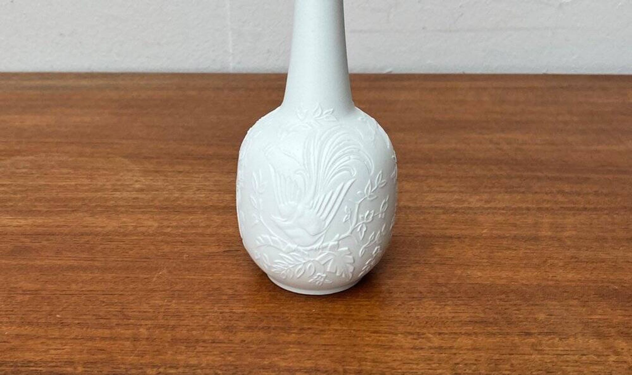 German white porcelain vase from the mid-century with bird motif by Kaiser, 1960s.