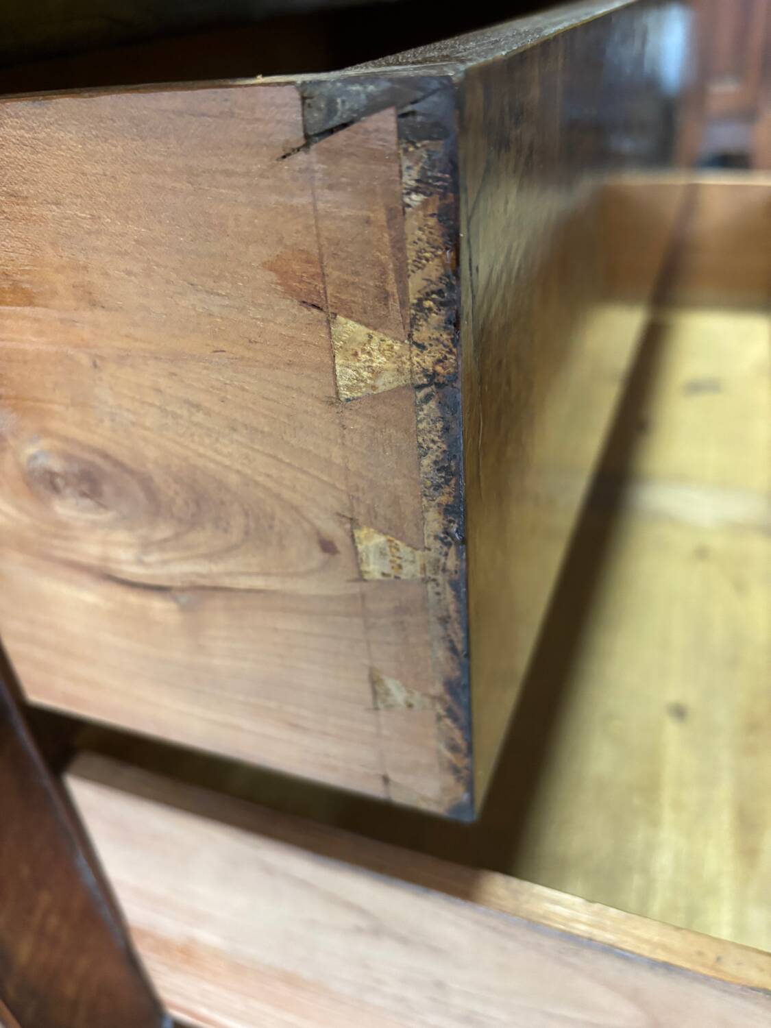 Antique chest of drawers