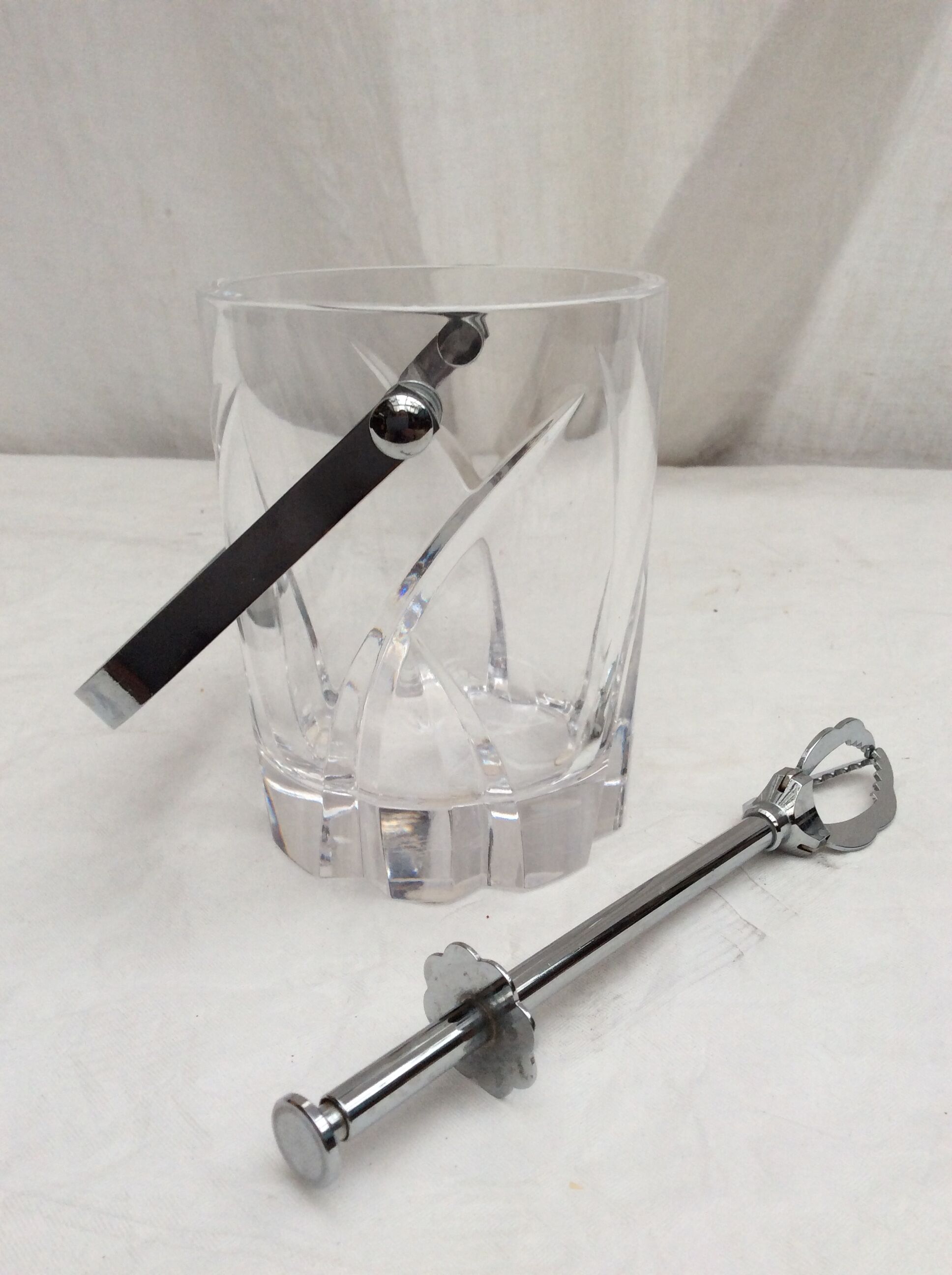 Crystal ice bucket Sevres France with spoon dimension: height -12.5cm- diameter -9.5cm-