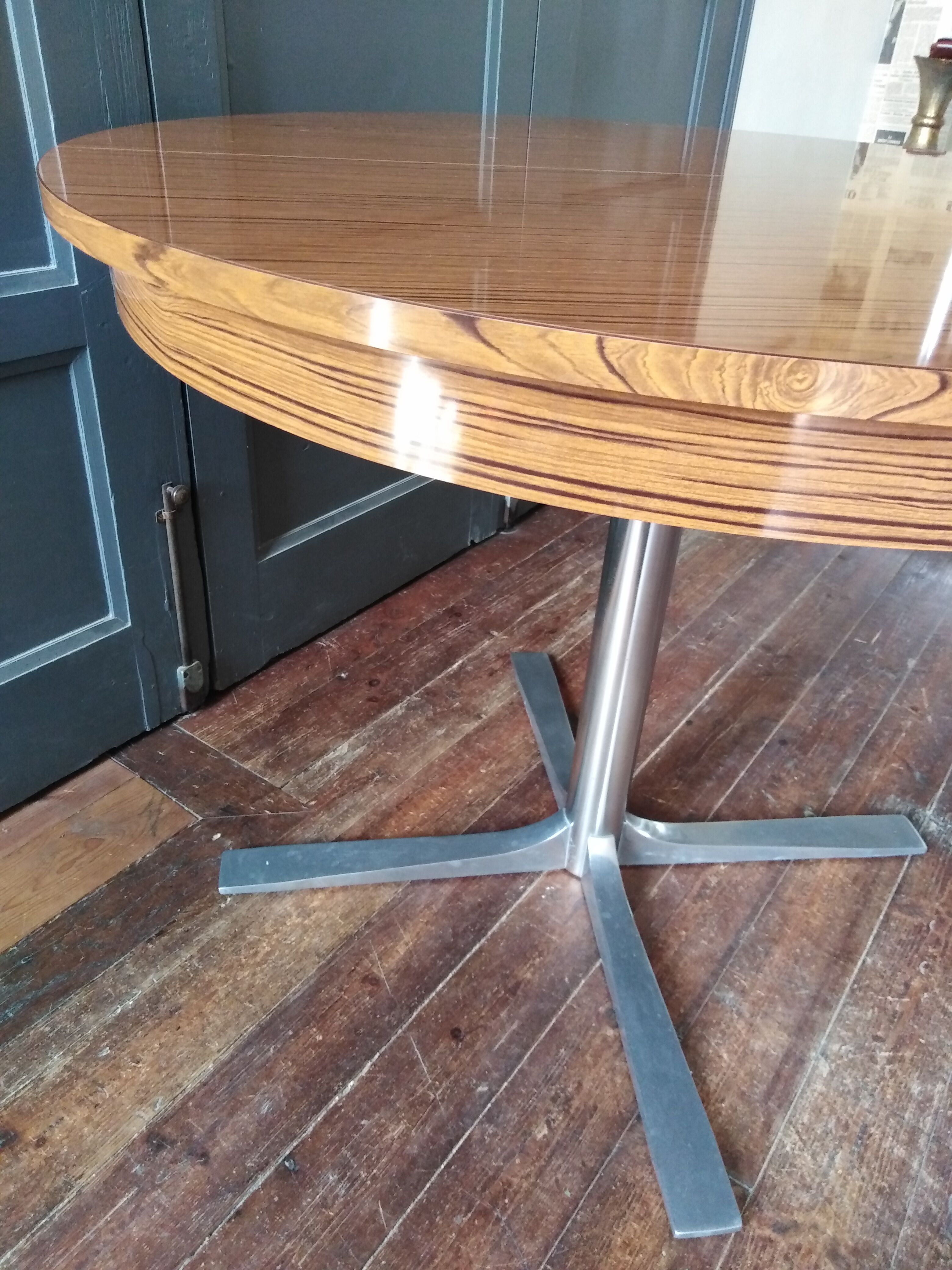 Vintage round table with extensions 1970