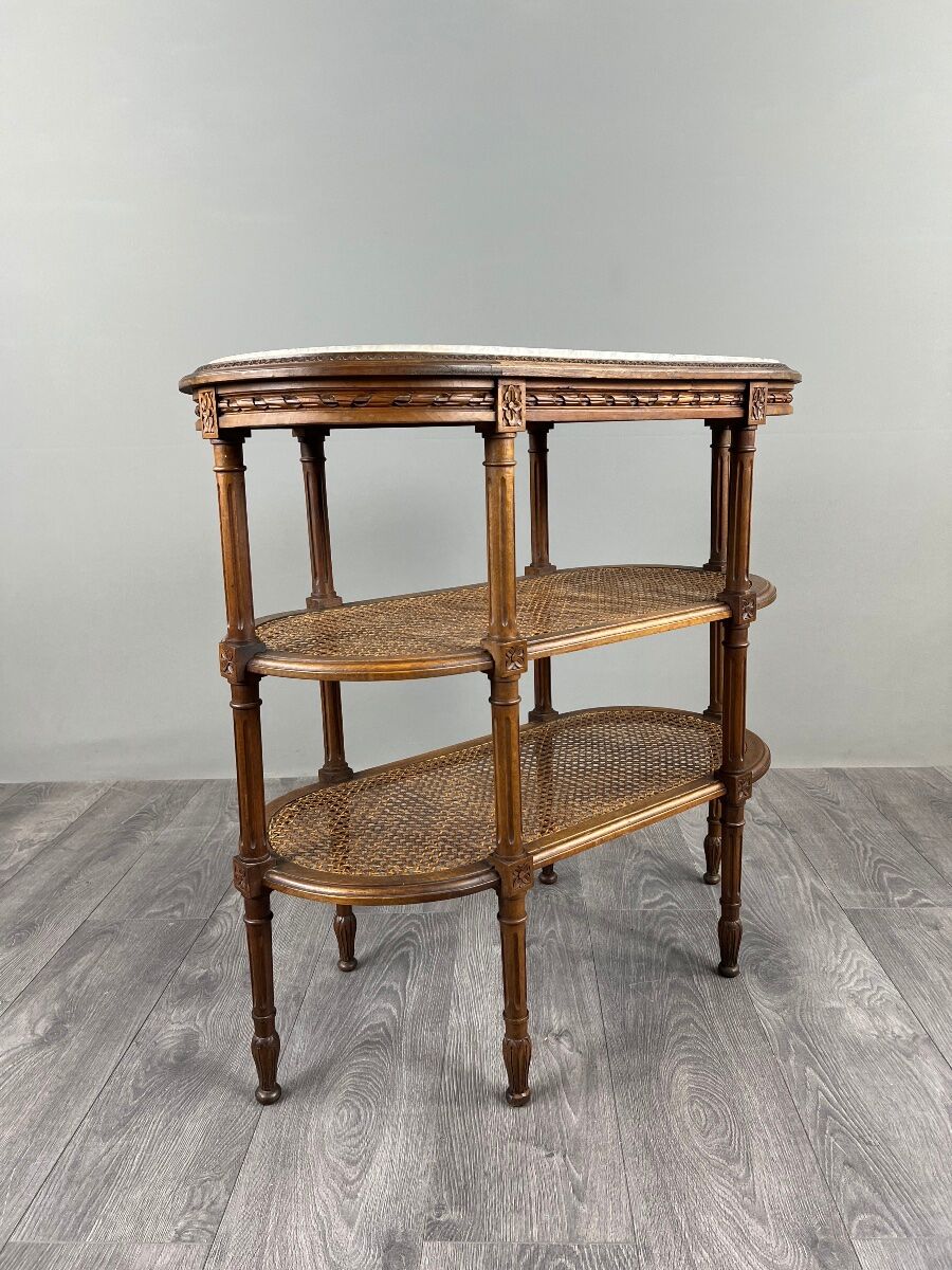 Table desserte de style Louis XVI en bois sculpté, marbre et cannage, XIXe Siècle