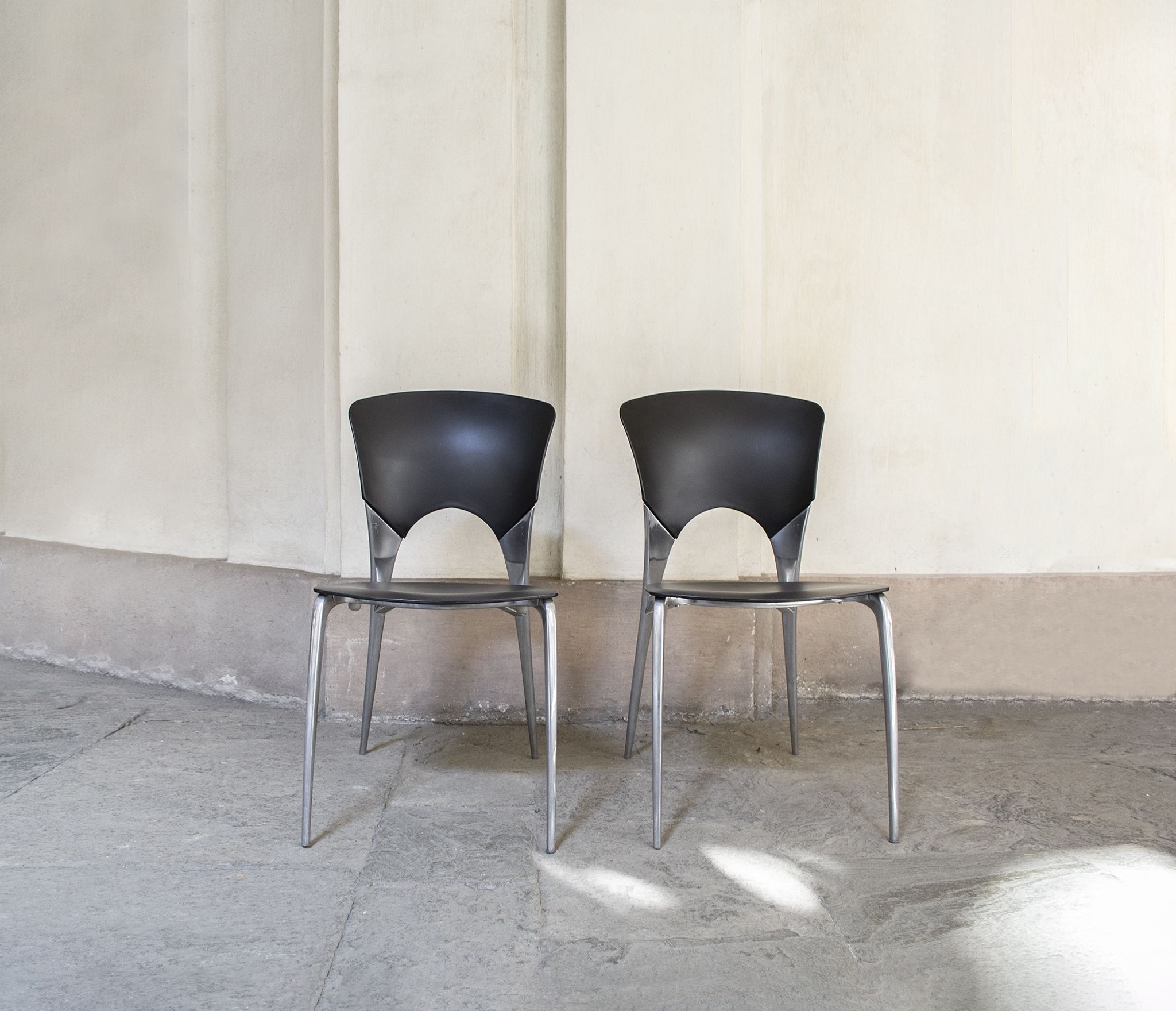2 chaises empilablse Silla par Josep Llusca pour Driade Italia Année 1995