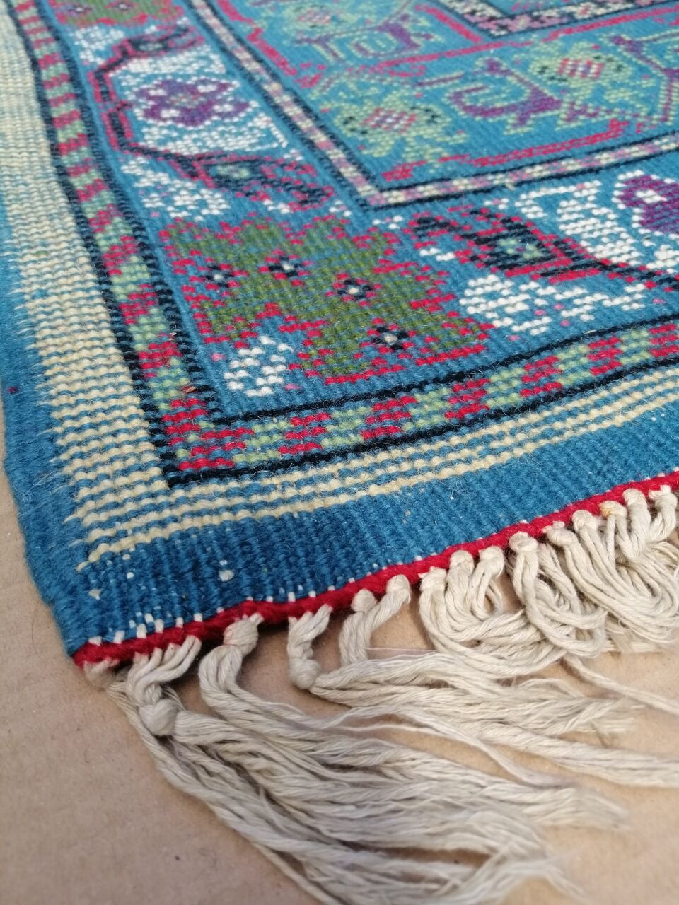Tunisian carpet in turquoise wool and fuchsia 157x267cm