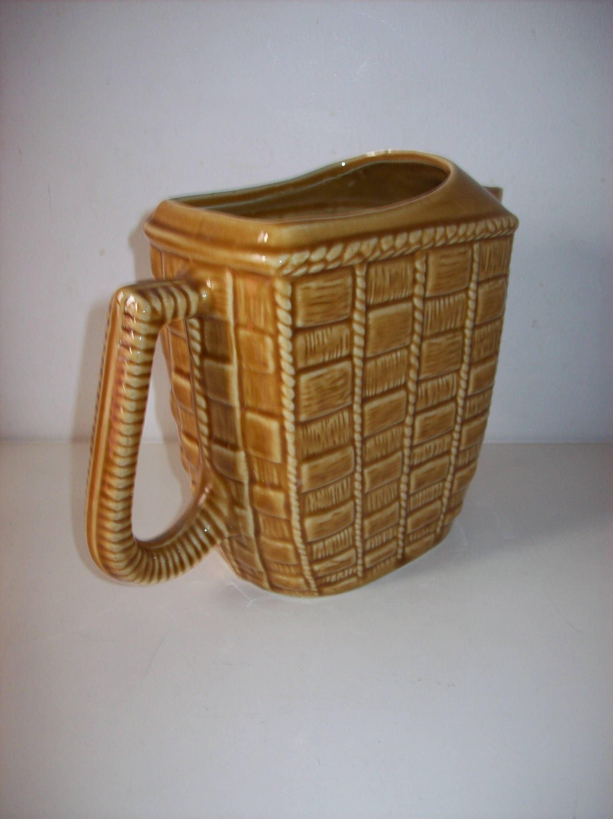 Pichet barbotine décor paille