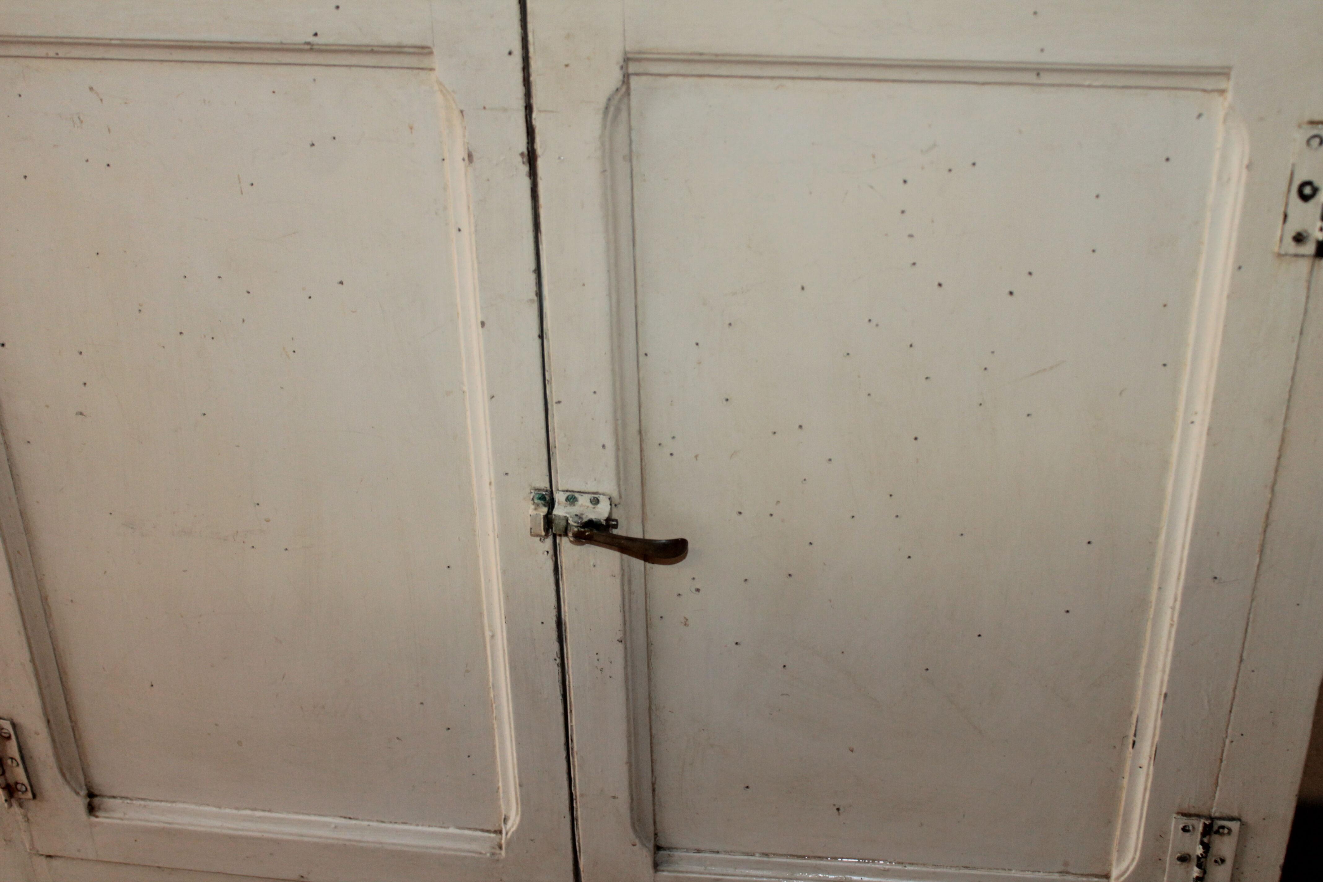 White parisian buffet