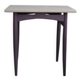 Beige and plum painted wood Thonet-style side table, 1940s.