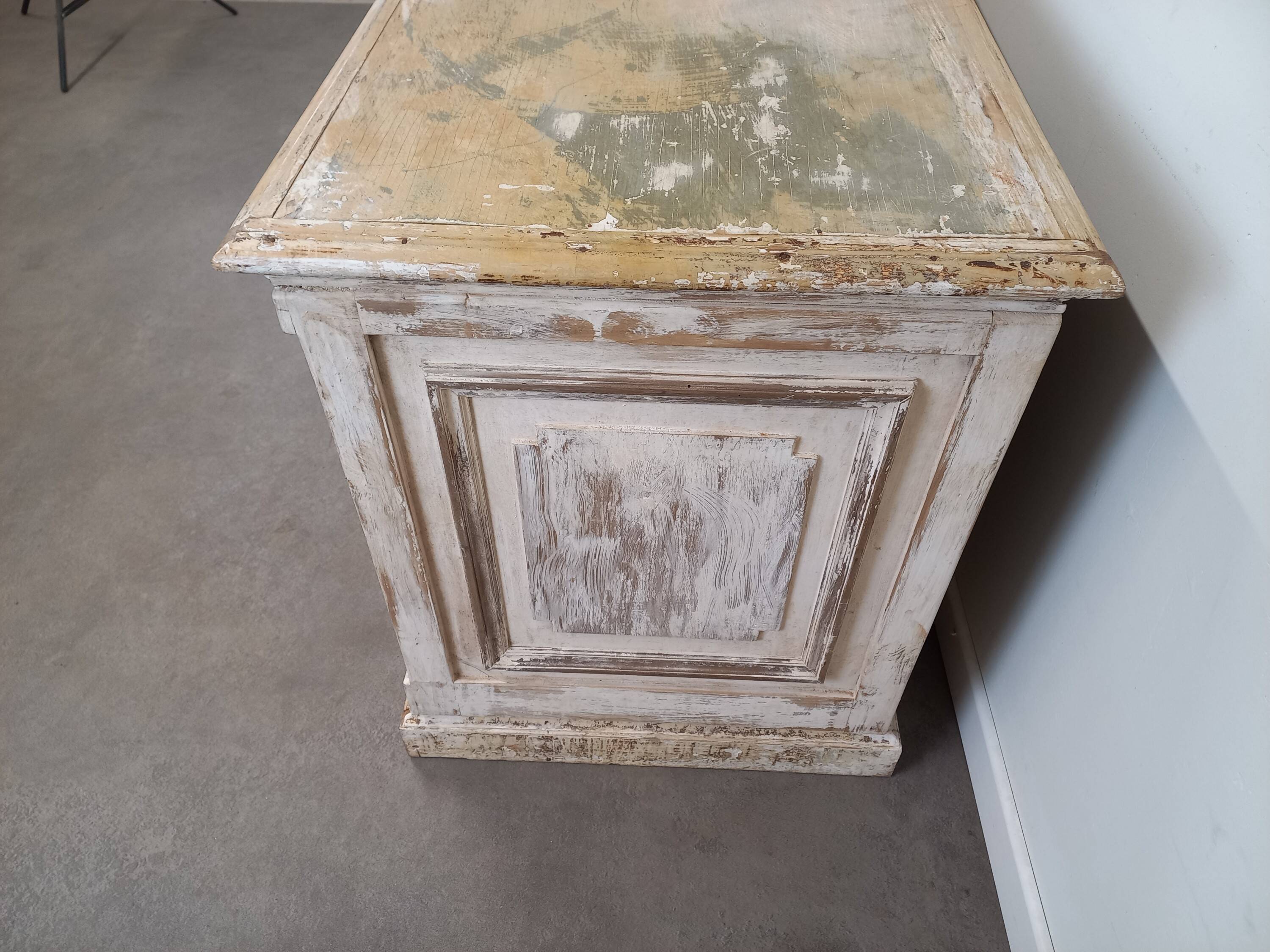 patinated store bank