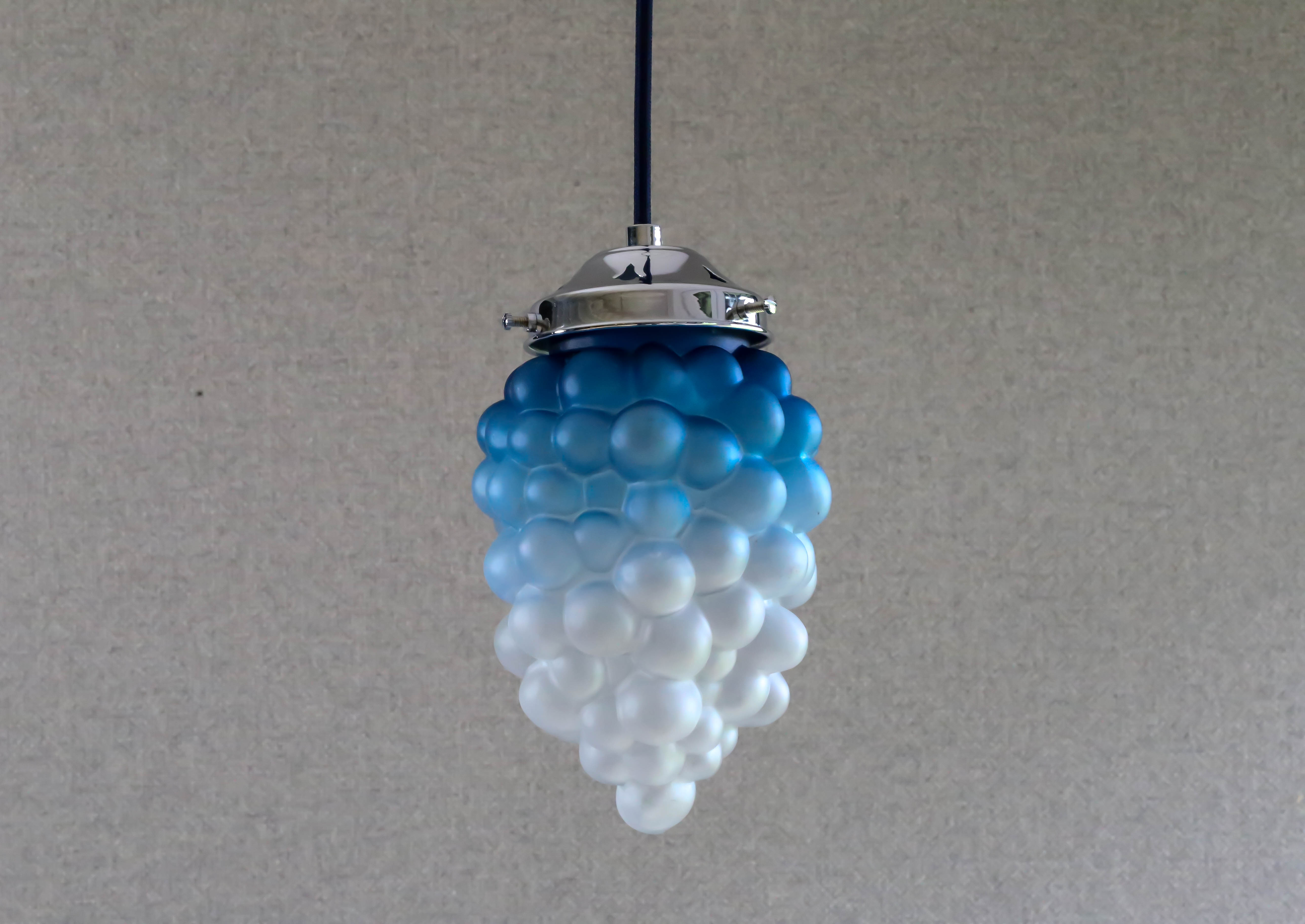 Suspension old cluster in translucent blue and white glass
