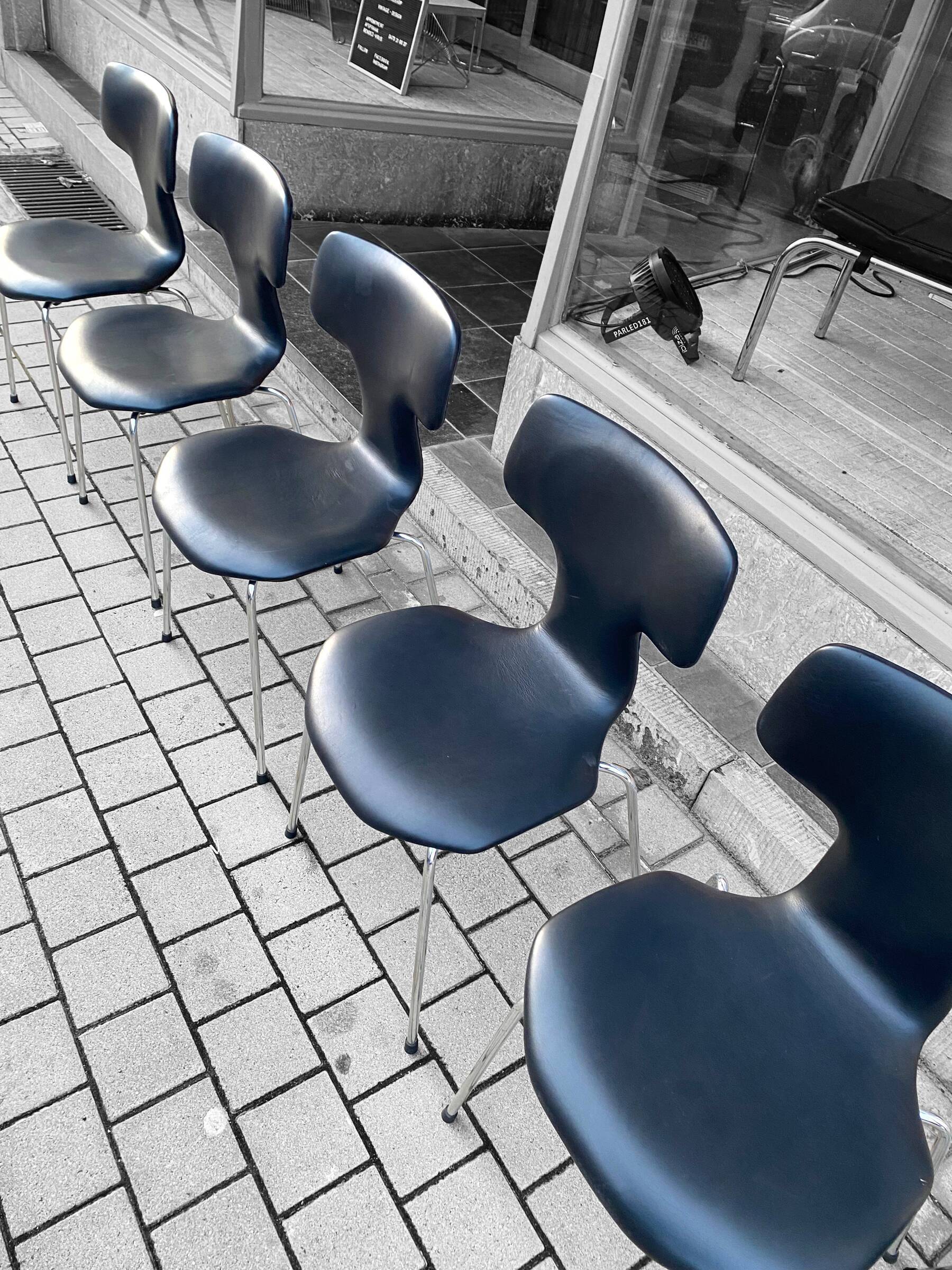 Set of 6 Hammer chairs in black leather, by Arne Jacobsen for Frits Hansen