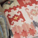 Fauteuil en cuir subtil avec coussin d'assise réversible en kilim