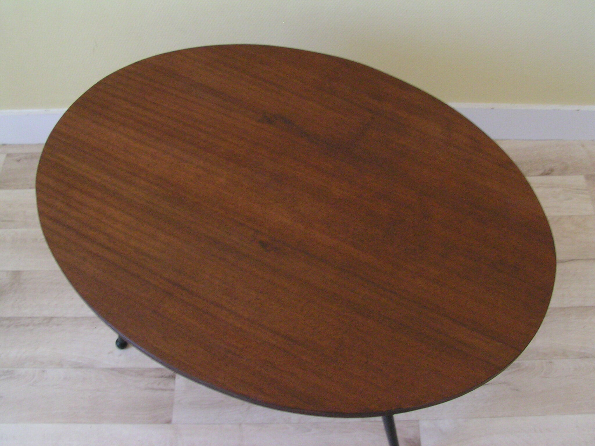 Wood oval coffee table 60s