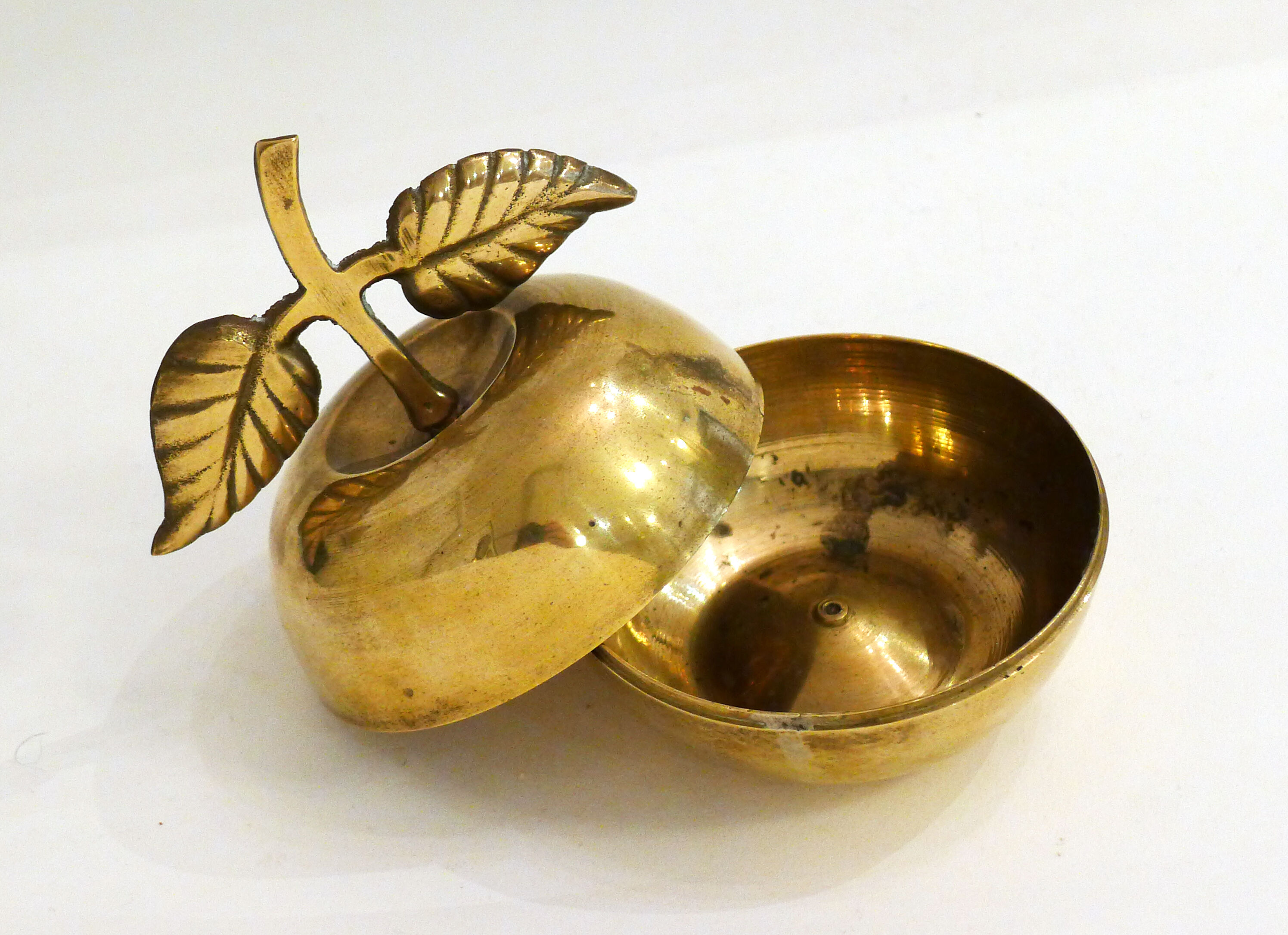 Small box golden apple