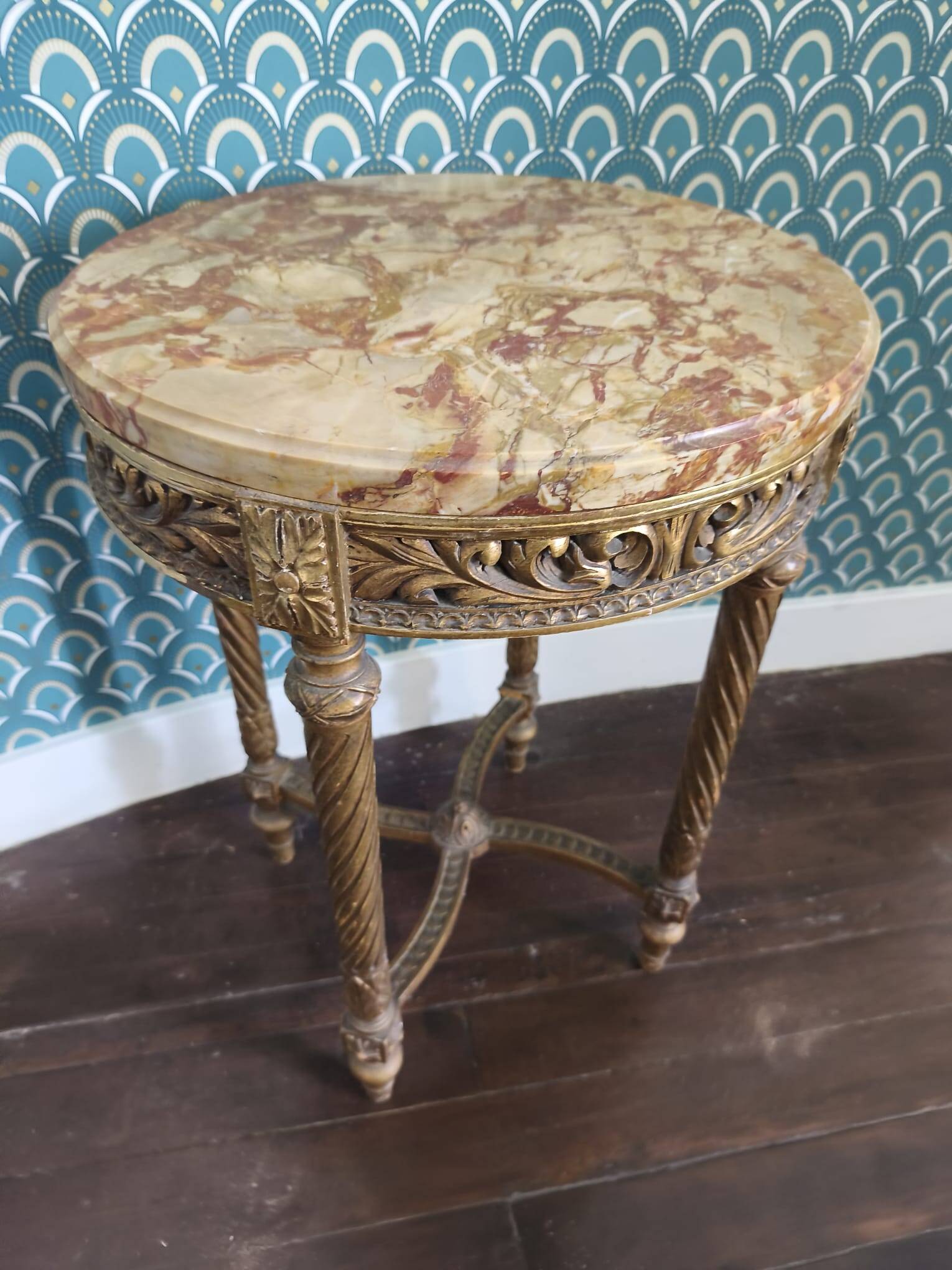 Antique Louis XVI style gueridon with veined marble, painted and patinated gilded wood.