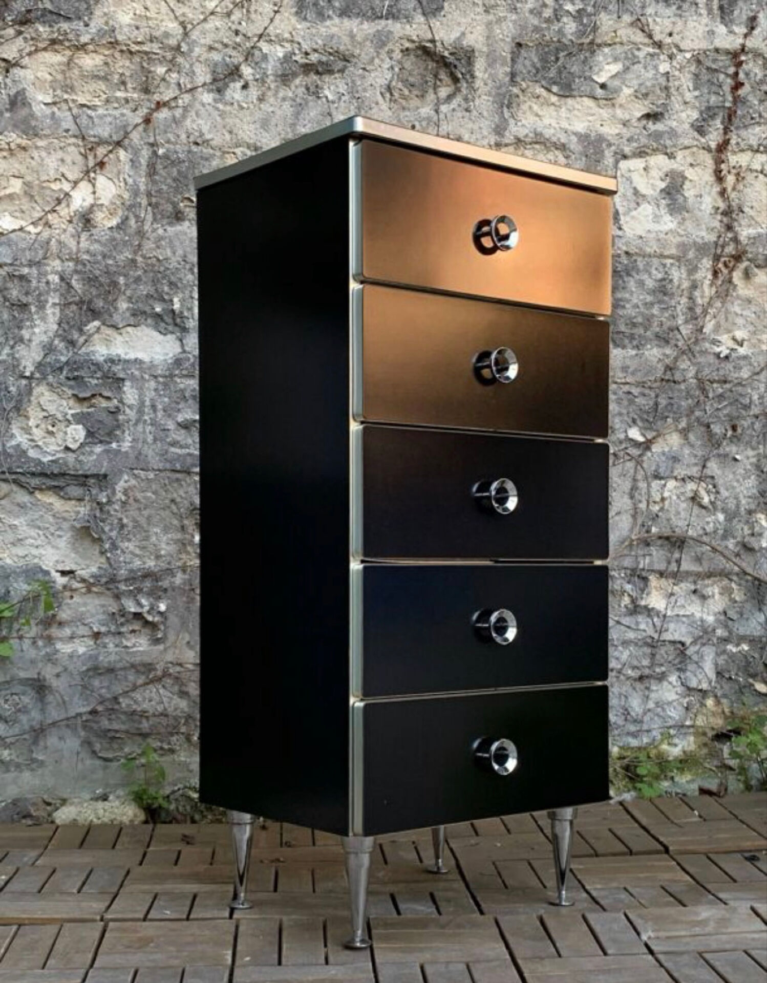 Chiffonnier vintage noir satiné et poignées chromées 1970