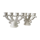 Paire de bougeoirs en porcelaine blanche