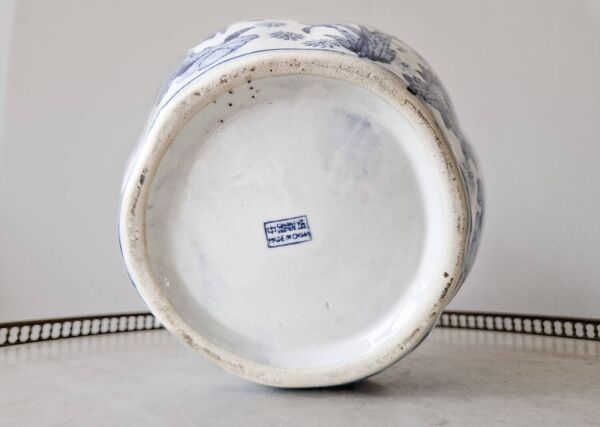 Grand pot chinois artisanal vintage en céramique vernissée motif fleurs ble