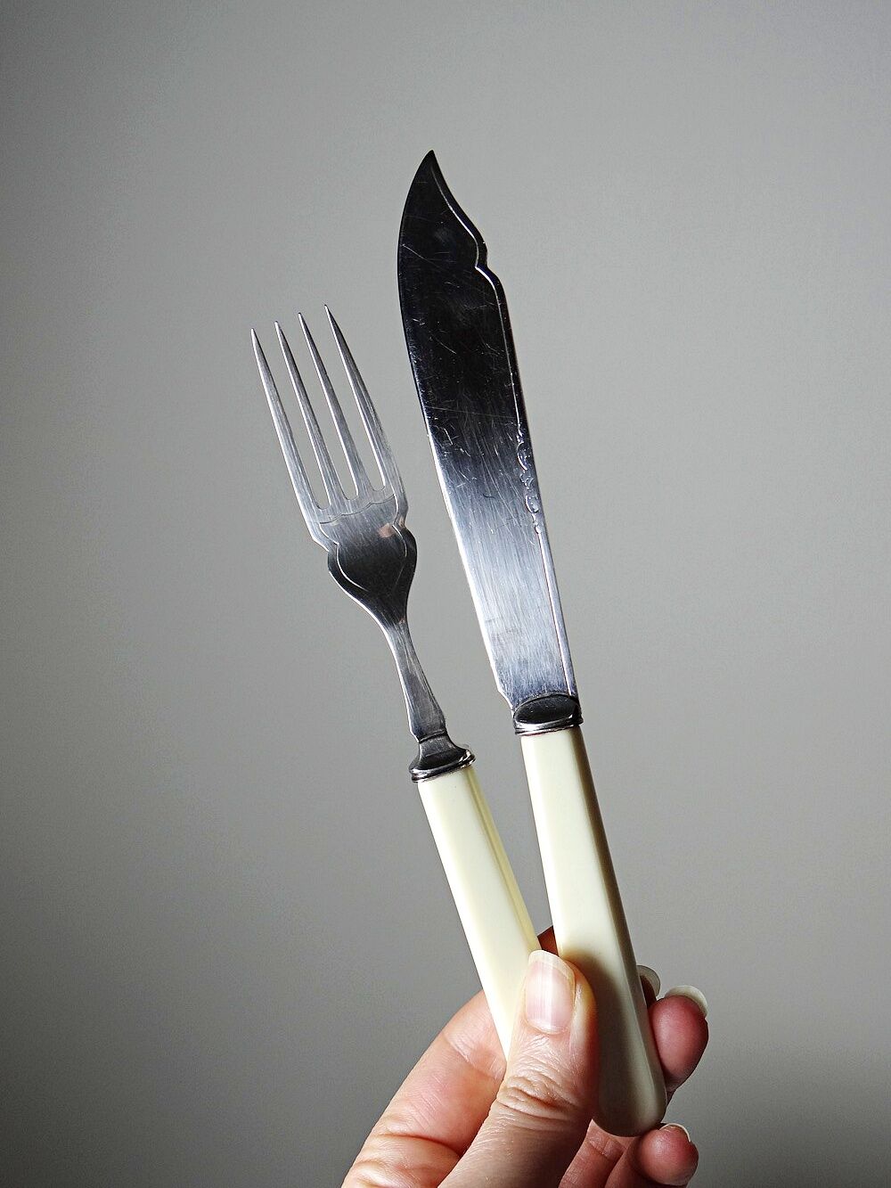 Rodgers Sheffield silver-plated fish service with ivorine vintage.