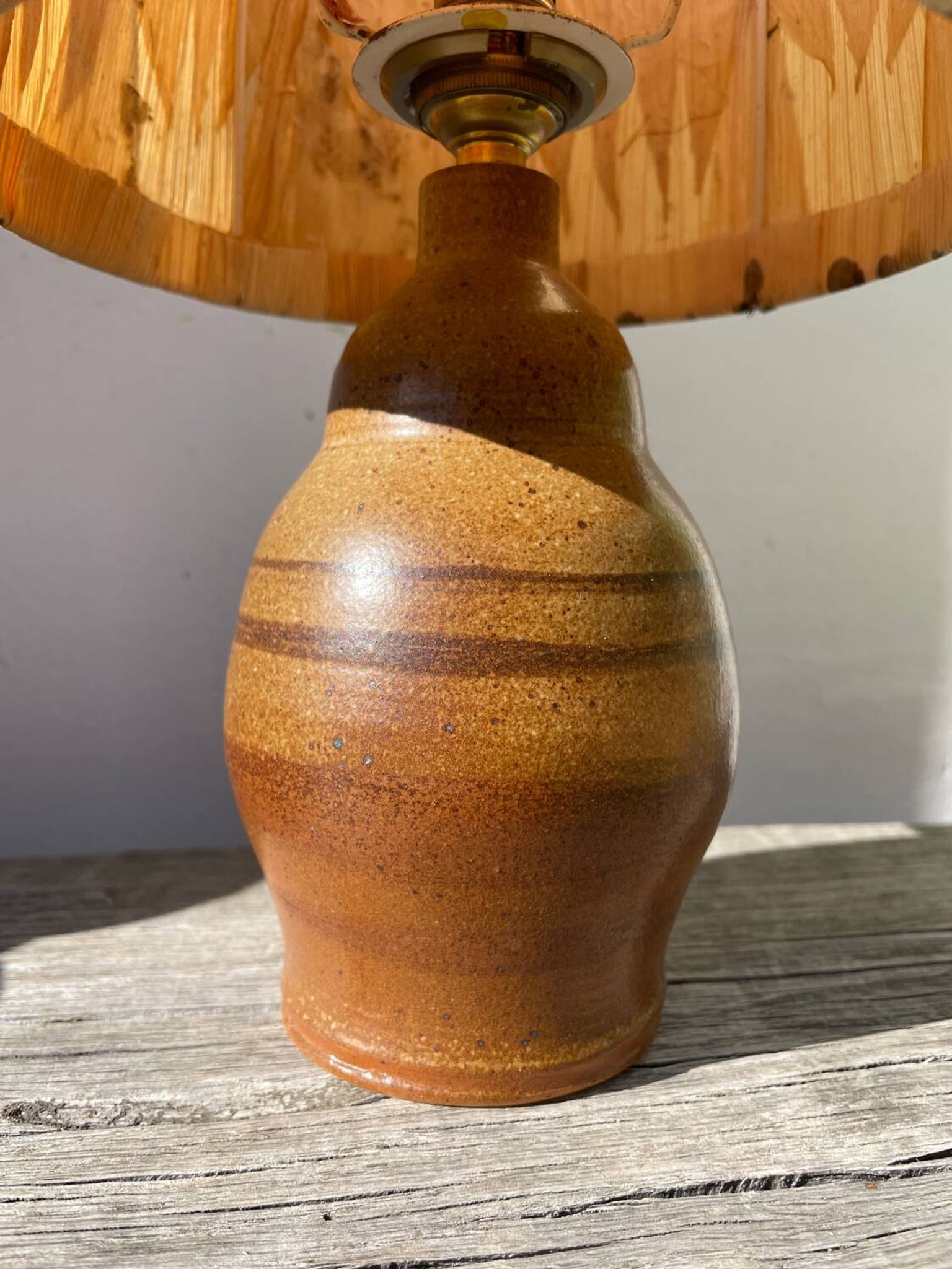 Lampe en céramique marron 1970 et abat jour feuillage