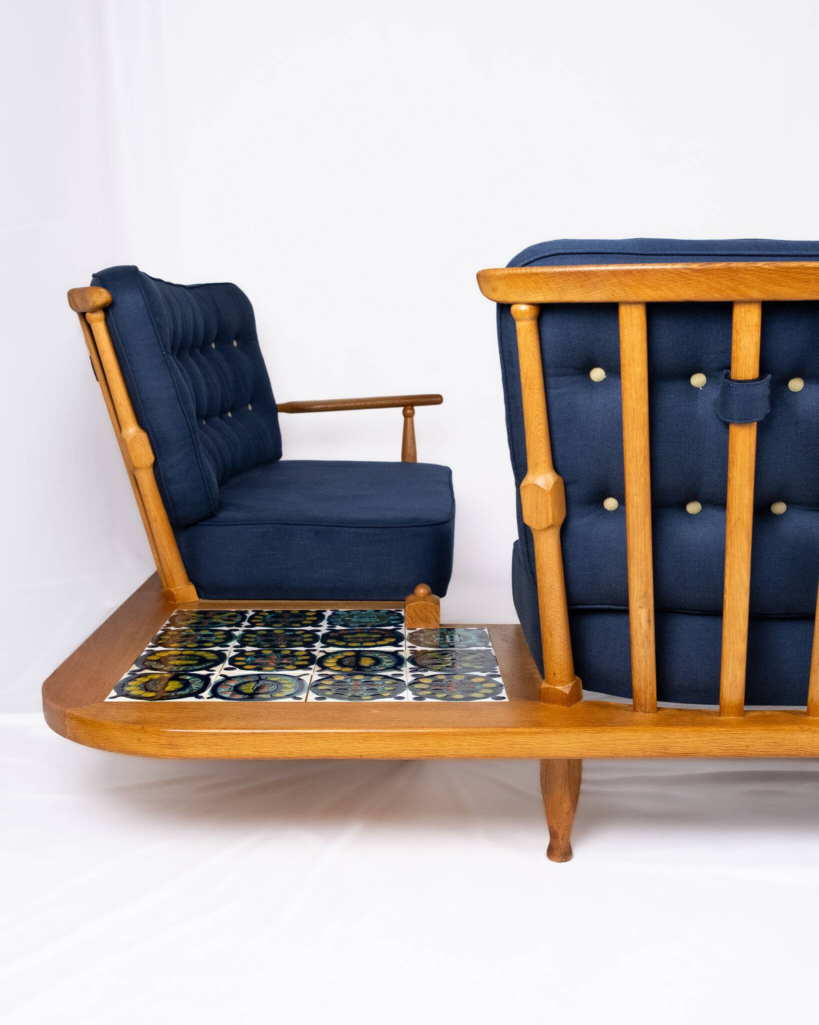 Grande banquette éventail d'angle en chêne, Guillerme et Chambron, 1970s