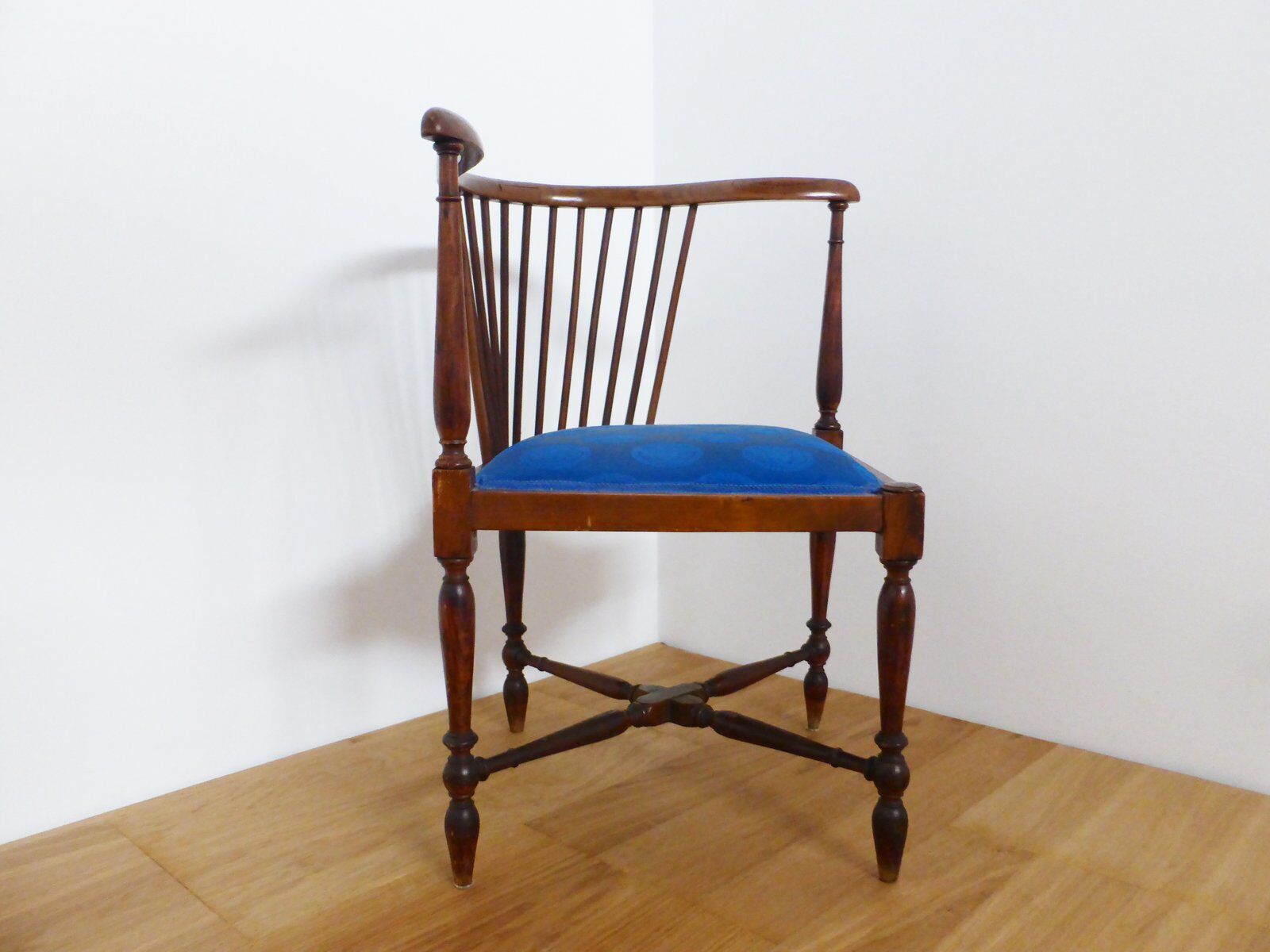 Corner chair, late nineteenth century