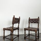 Paire de chaises style espagnol en sangles de cuir