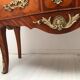 Commode de style Louis XV en placage d'acajou et bois de rose XX siècle