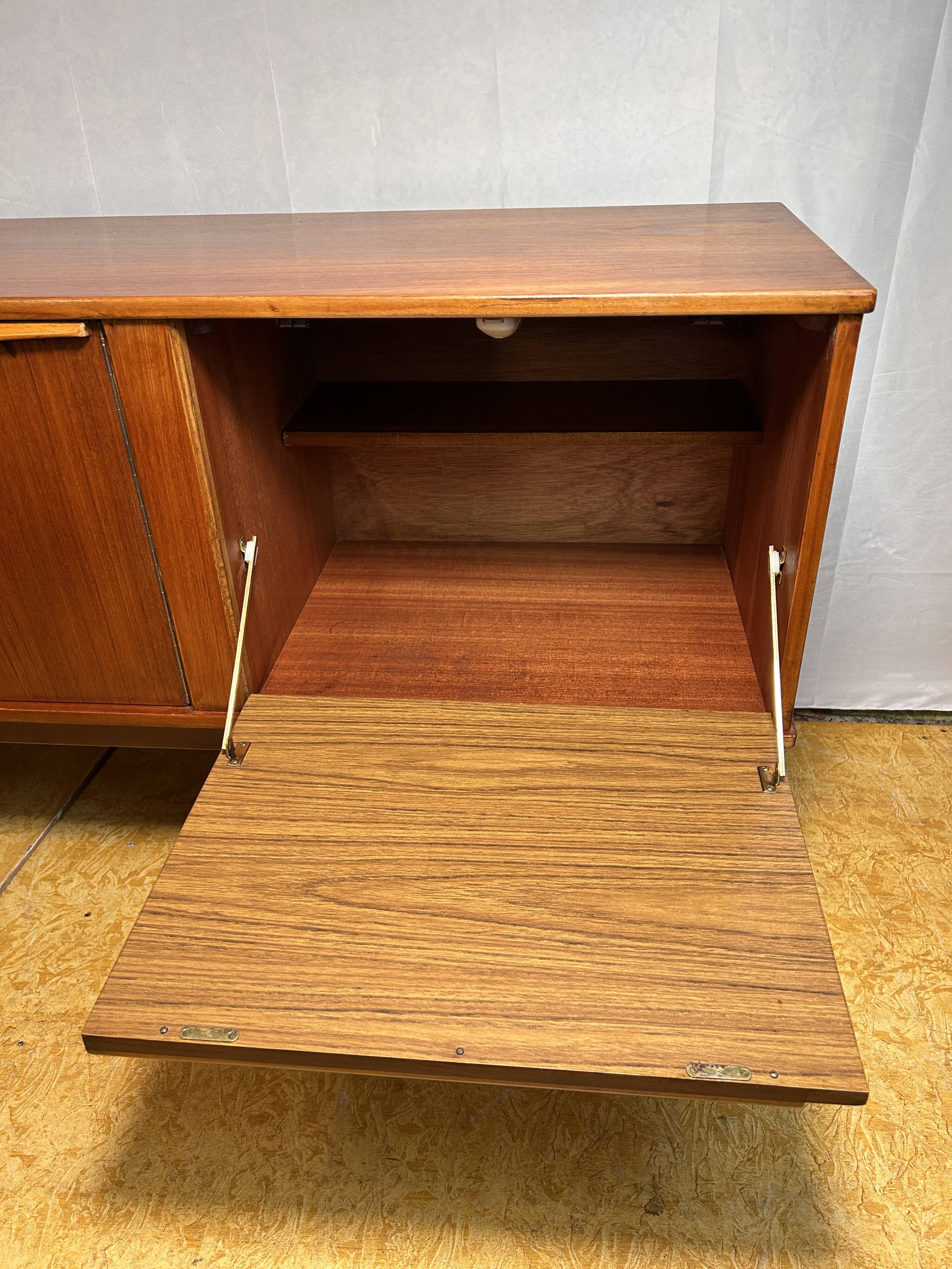buffet danois en teck rétro vintage du milieu du siècle par Bramin – Design