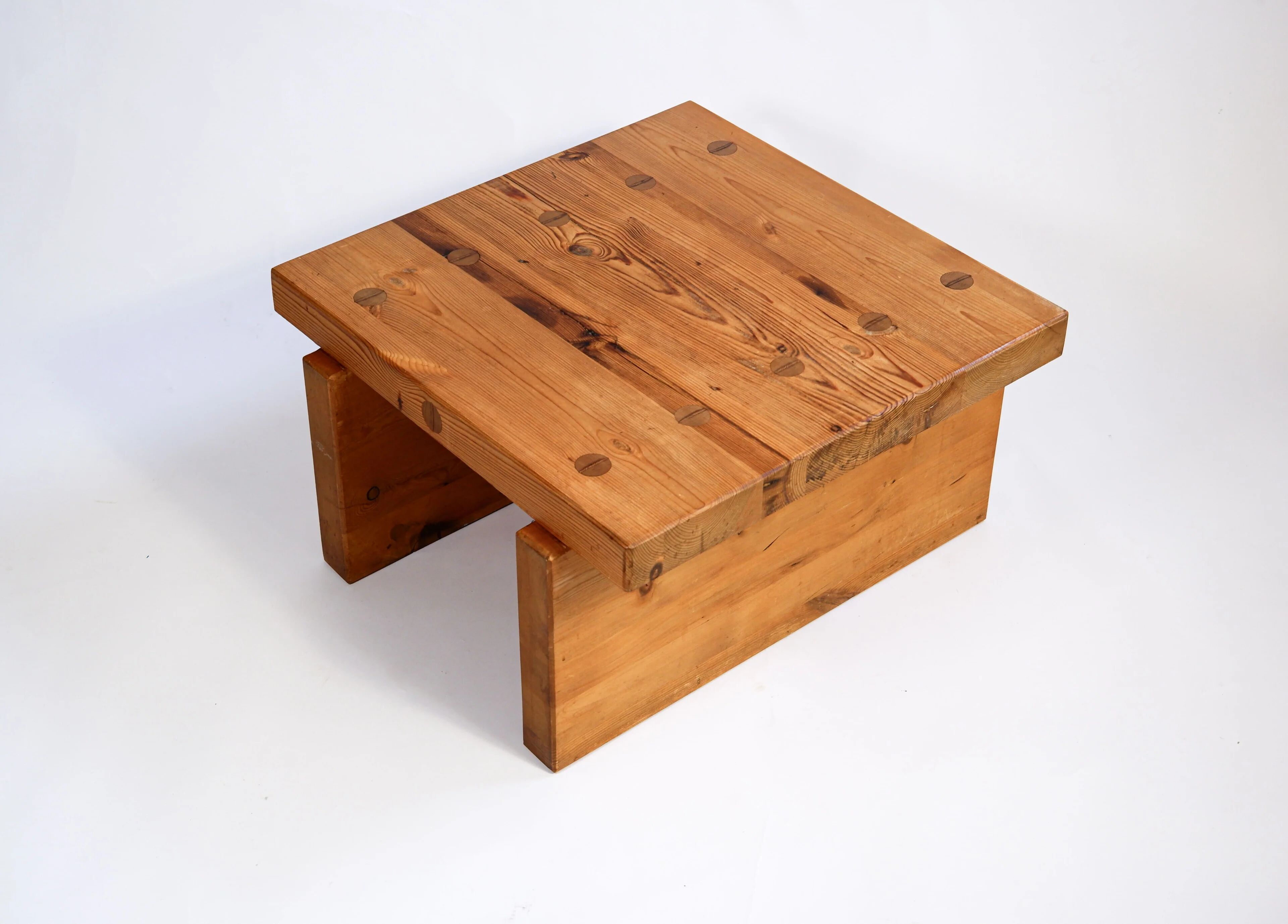 Roland Wilhelmsson coffee table model "Bamse" 1973 in solid pine.