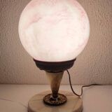 Lampe pied en marbre et globe effet marbré rose vintage 1970