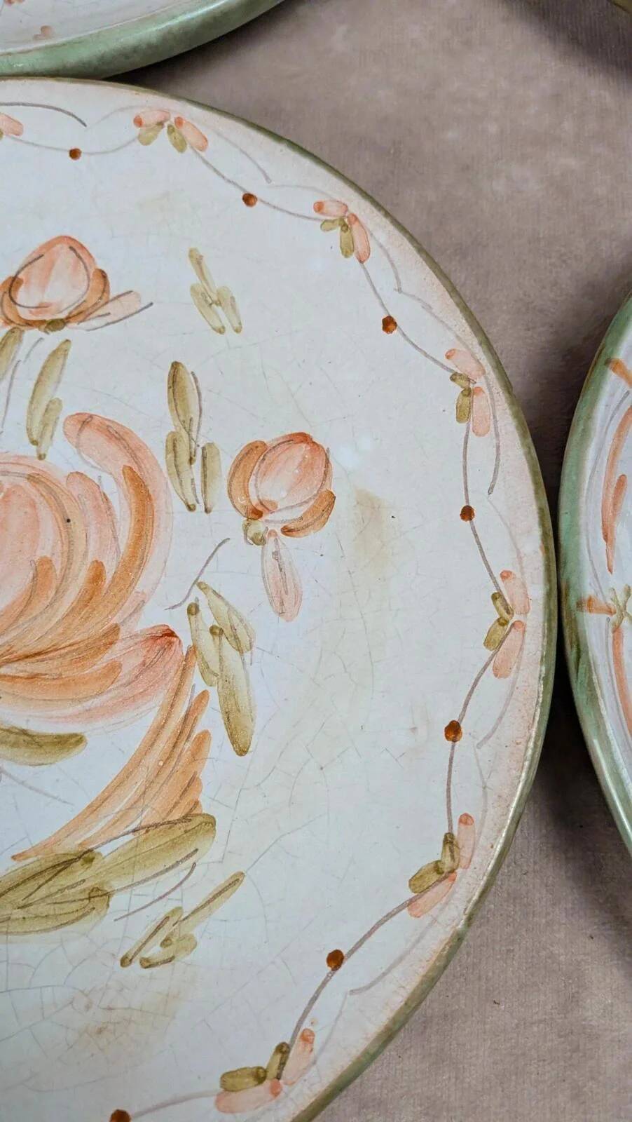 Set of 6 handmade flat plates signed by Maïté – hand-painted designs