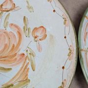 Set of 6 handmade flat plates signed by Maïté – hand-painted designs