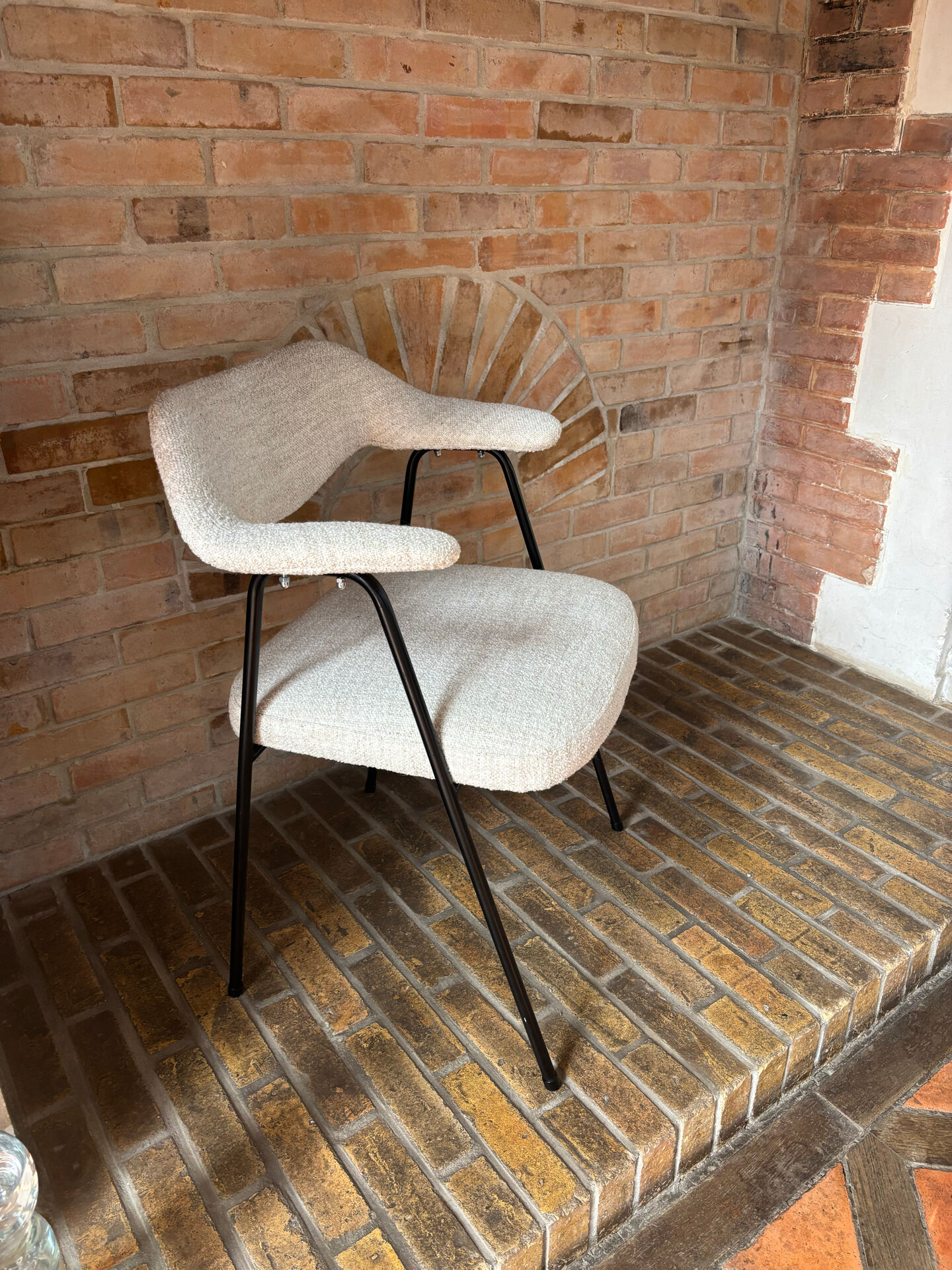 Paire de fauteuils Lucien et Robin Day modèle 675