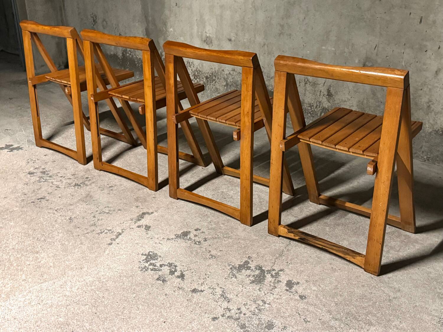 04 folding chairs 1970s