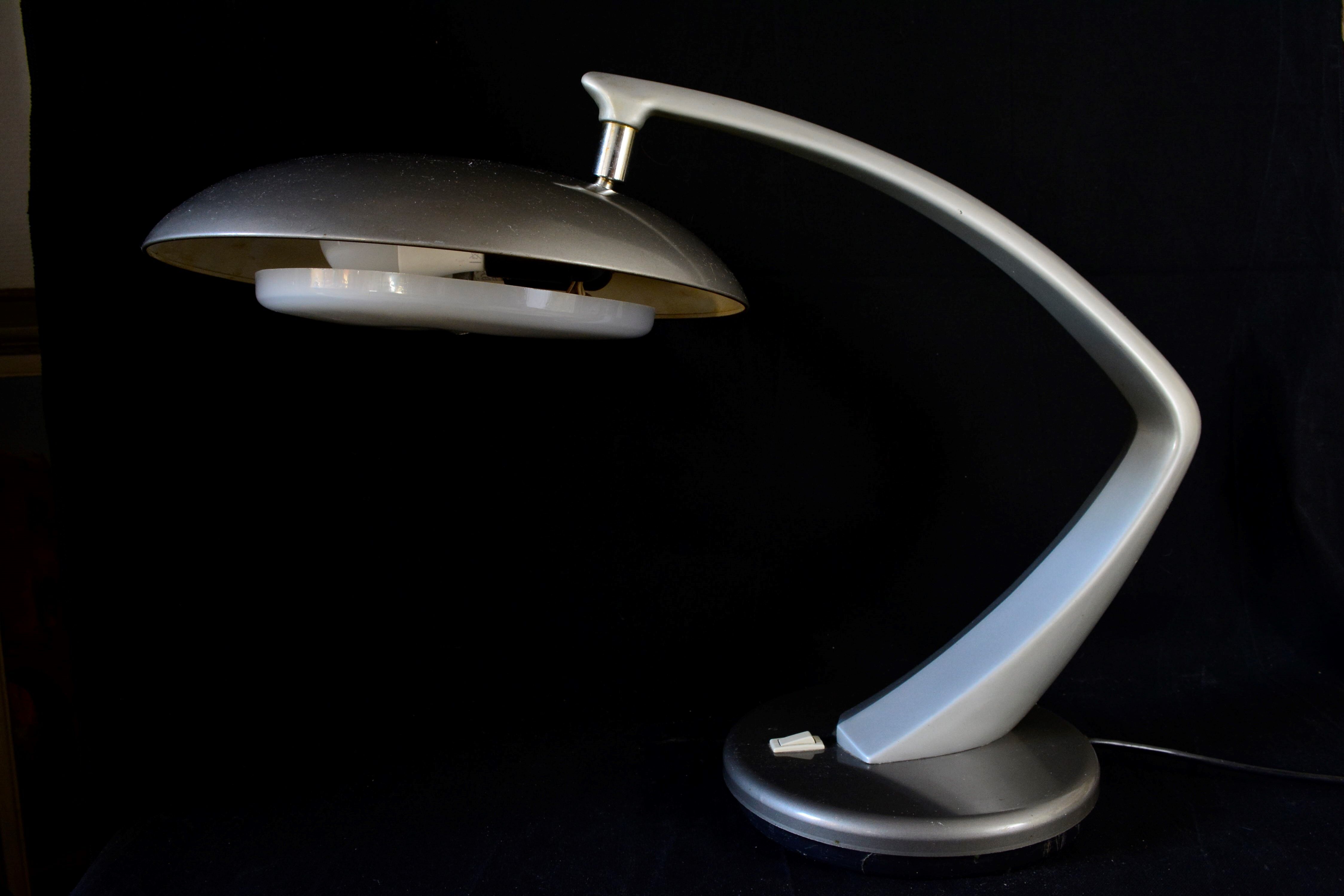 Phase-Boomrang V.1 space-age lamp