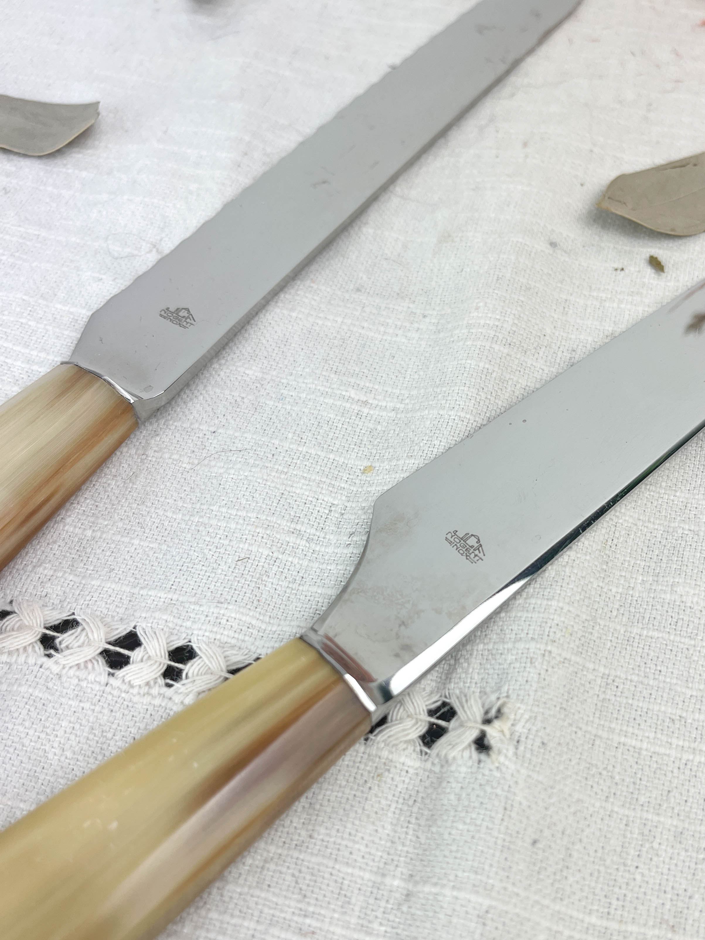 2 vintage Nogent Bakelite knives