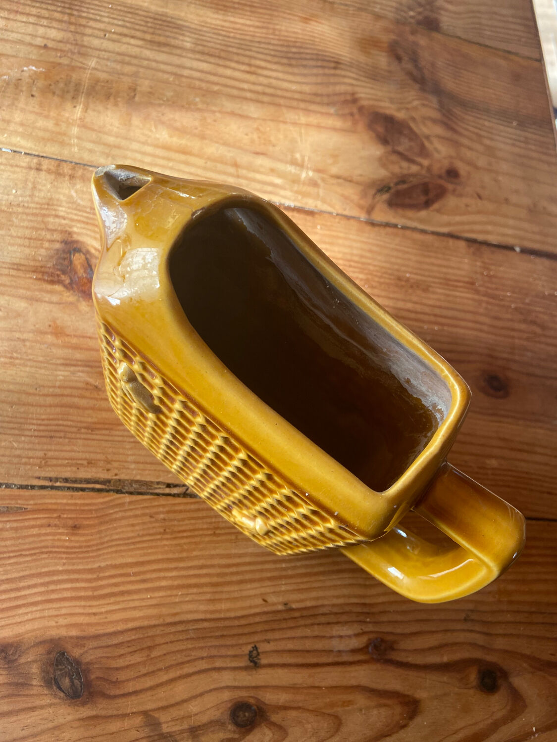 Pitcher Saint Clement Bee