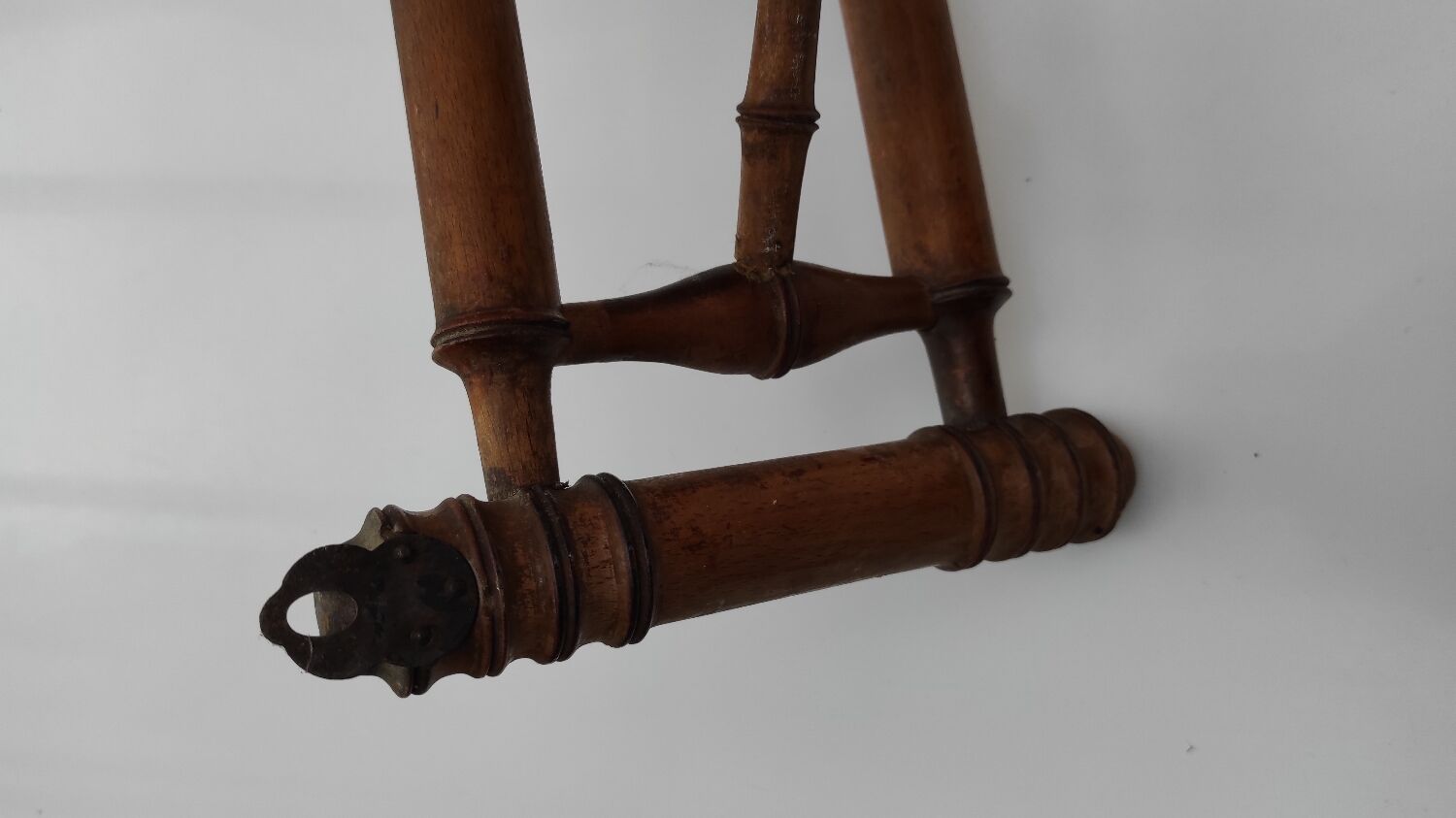 Retractable vintage hook