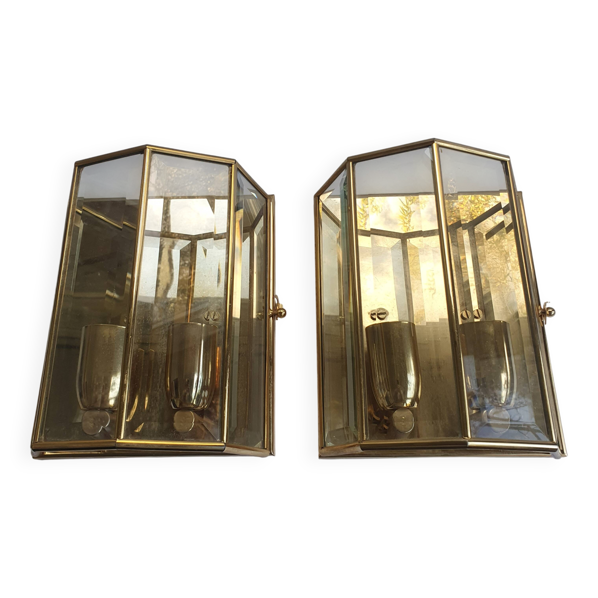 Pair of wall sconces in gold-plated brass with bevelled glass, Italian.