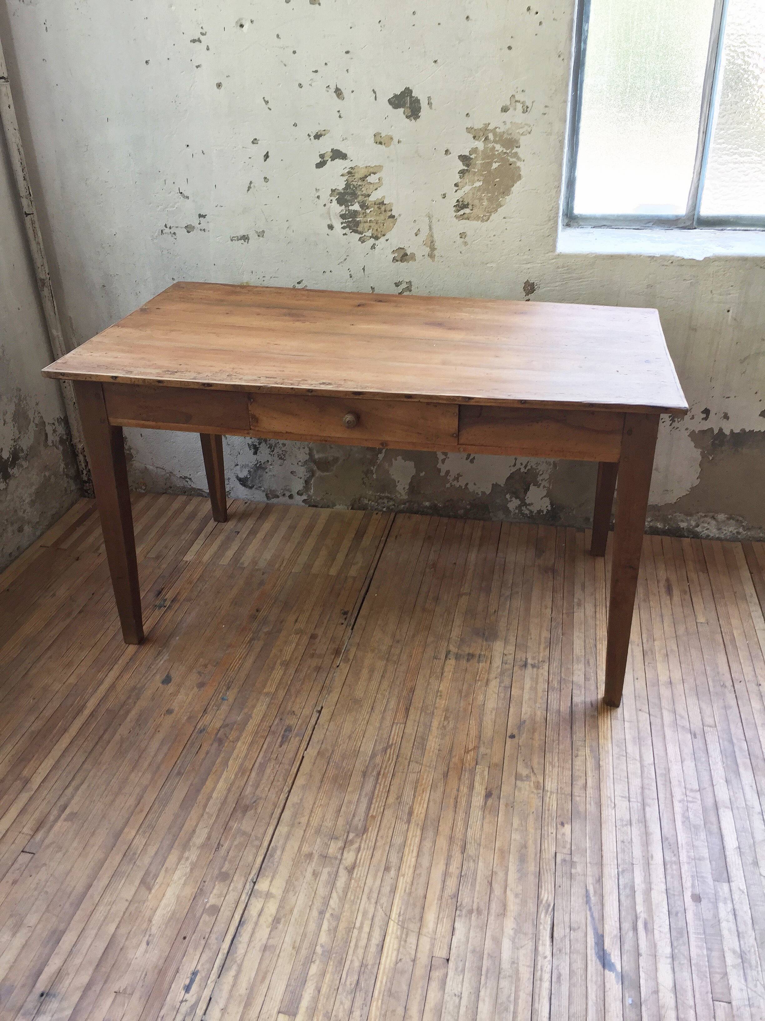 Table de ferme en noyer