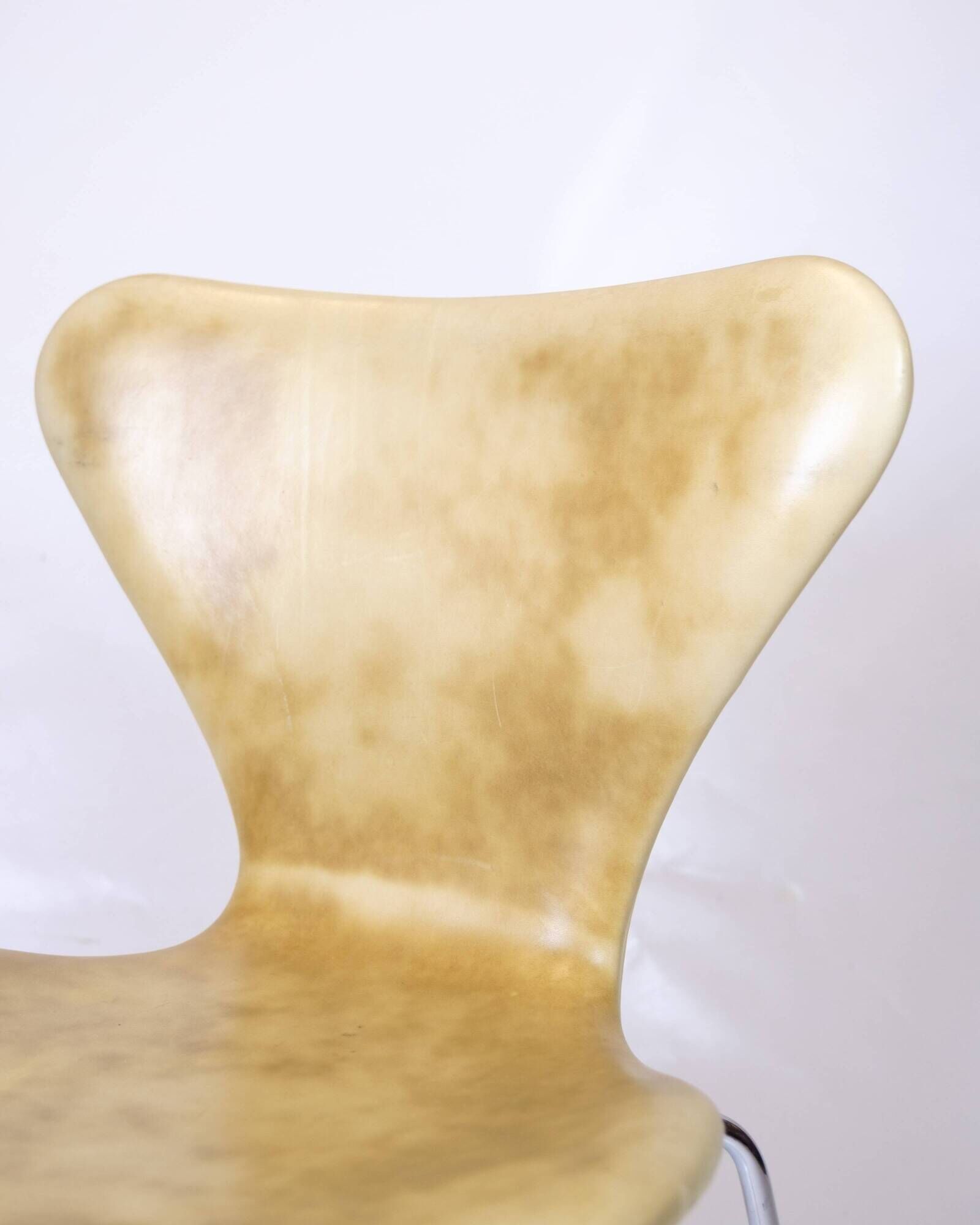 Set of eight Seven chairs - Model 3107 - natural leather - Arne Jacobsen - Fritz Hansen