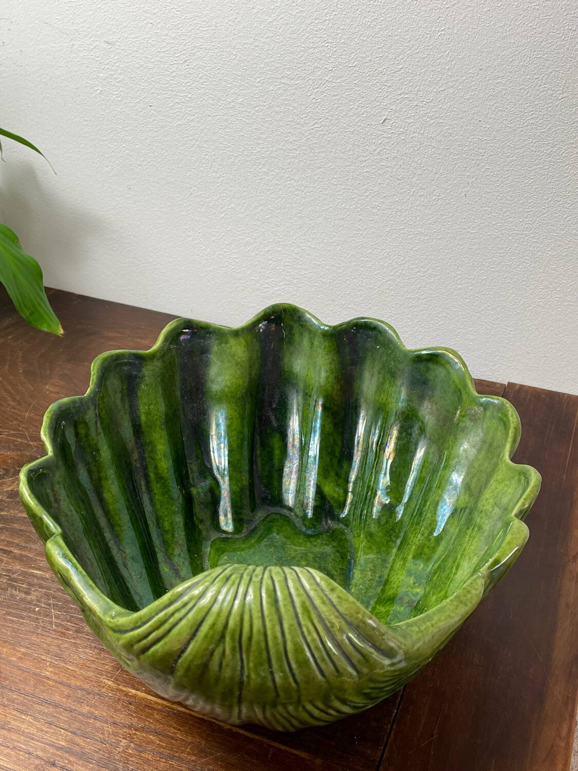 Ceramic clam salad bowl