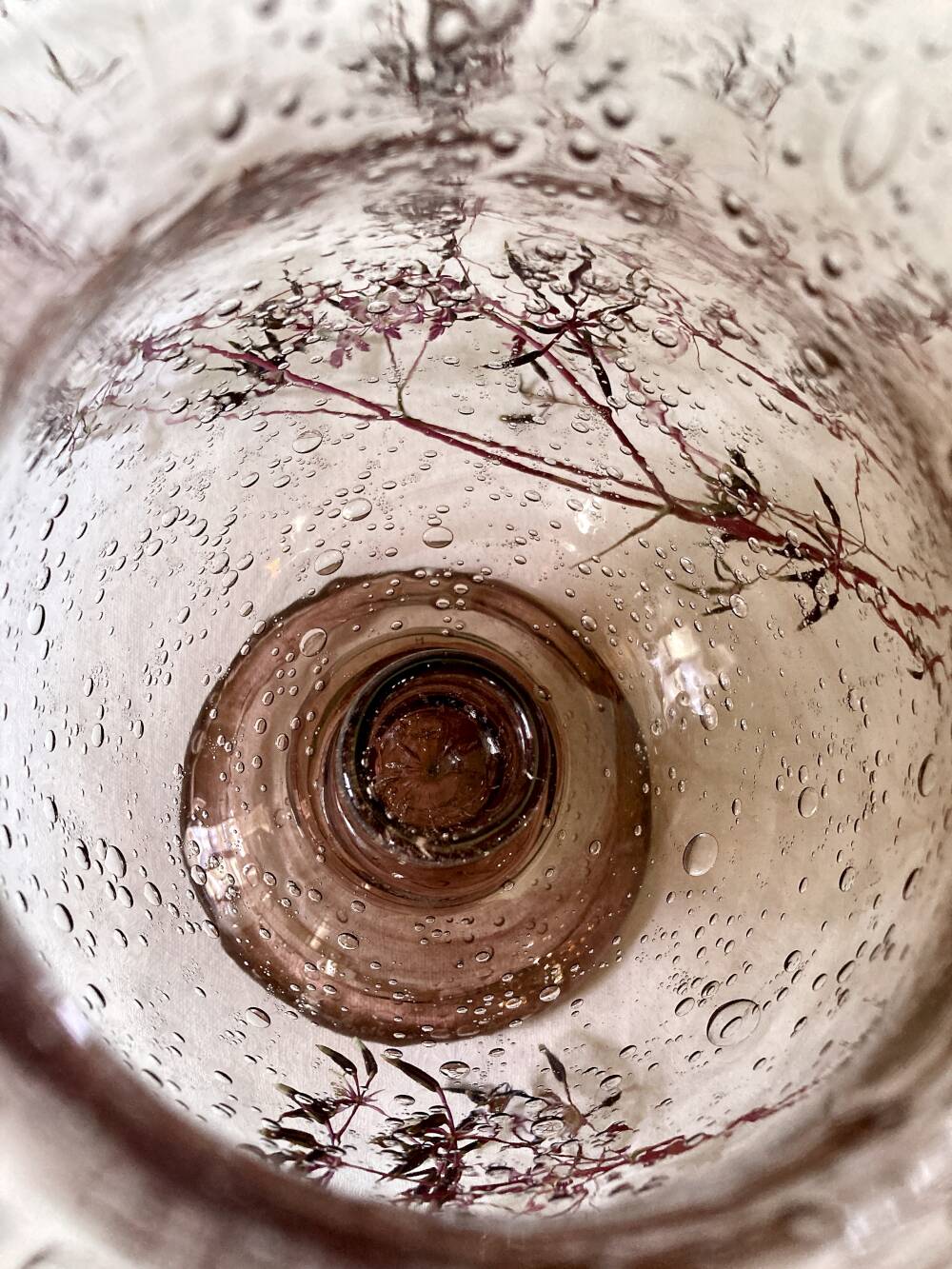 Bougeoir Biot en verre bullé violet