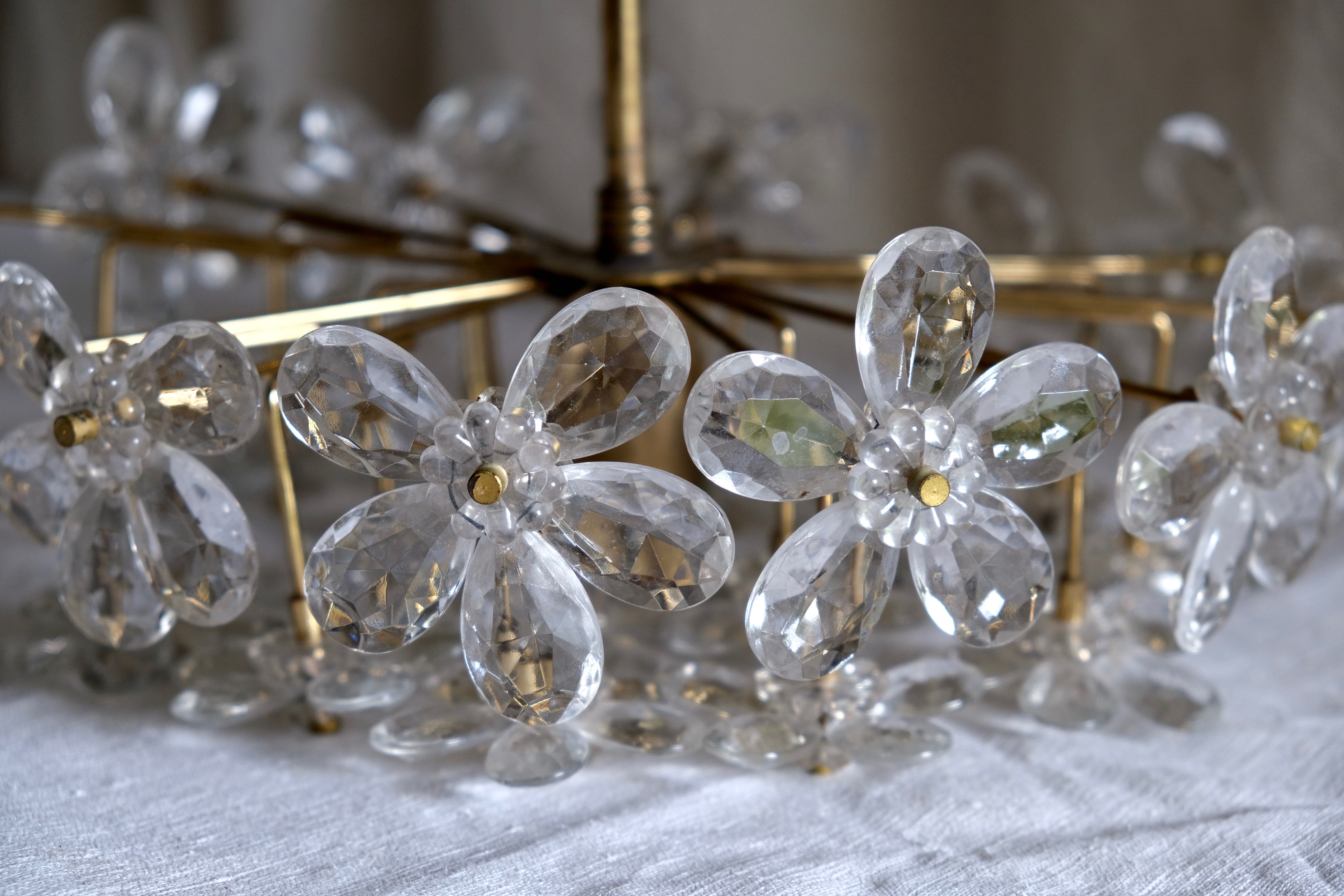 Ceiling flowers in murano glass and brass