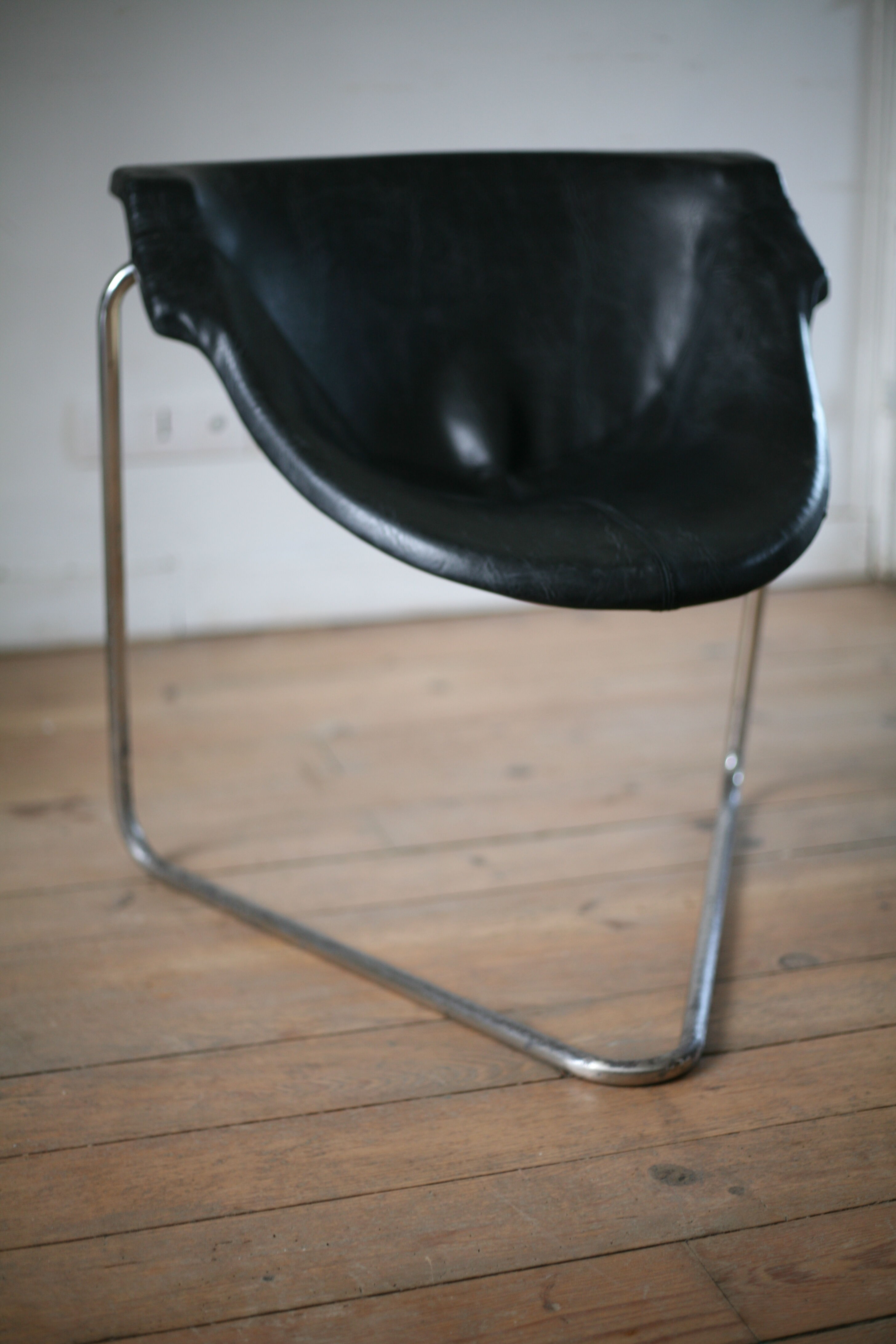 Pussycat chair, Steiner edition, design by Kwok Hoi Chan, France , 1969