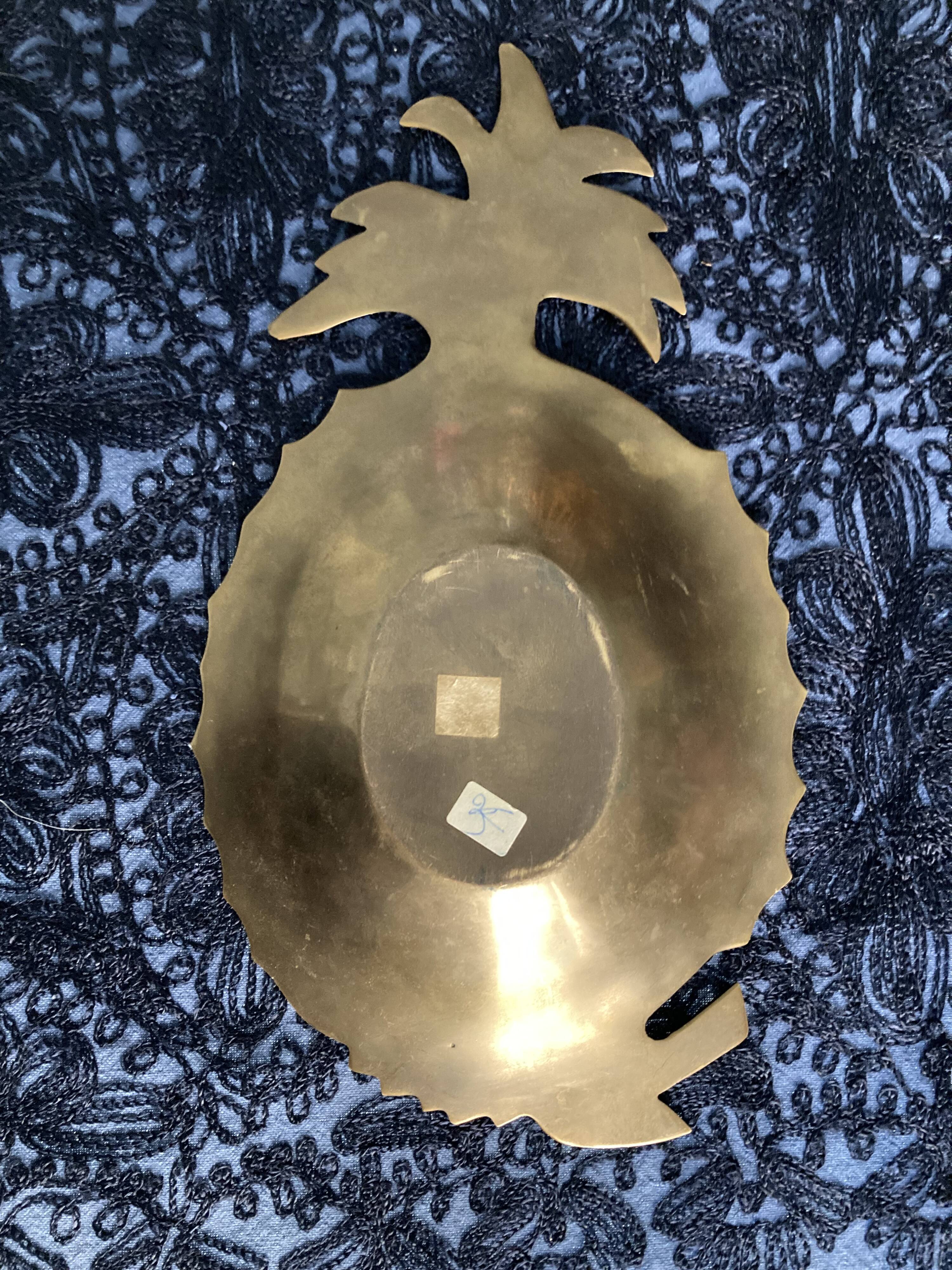 Bronze pineapple pocket emptier