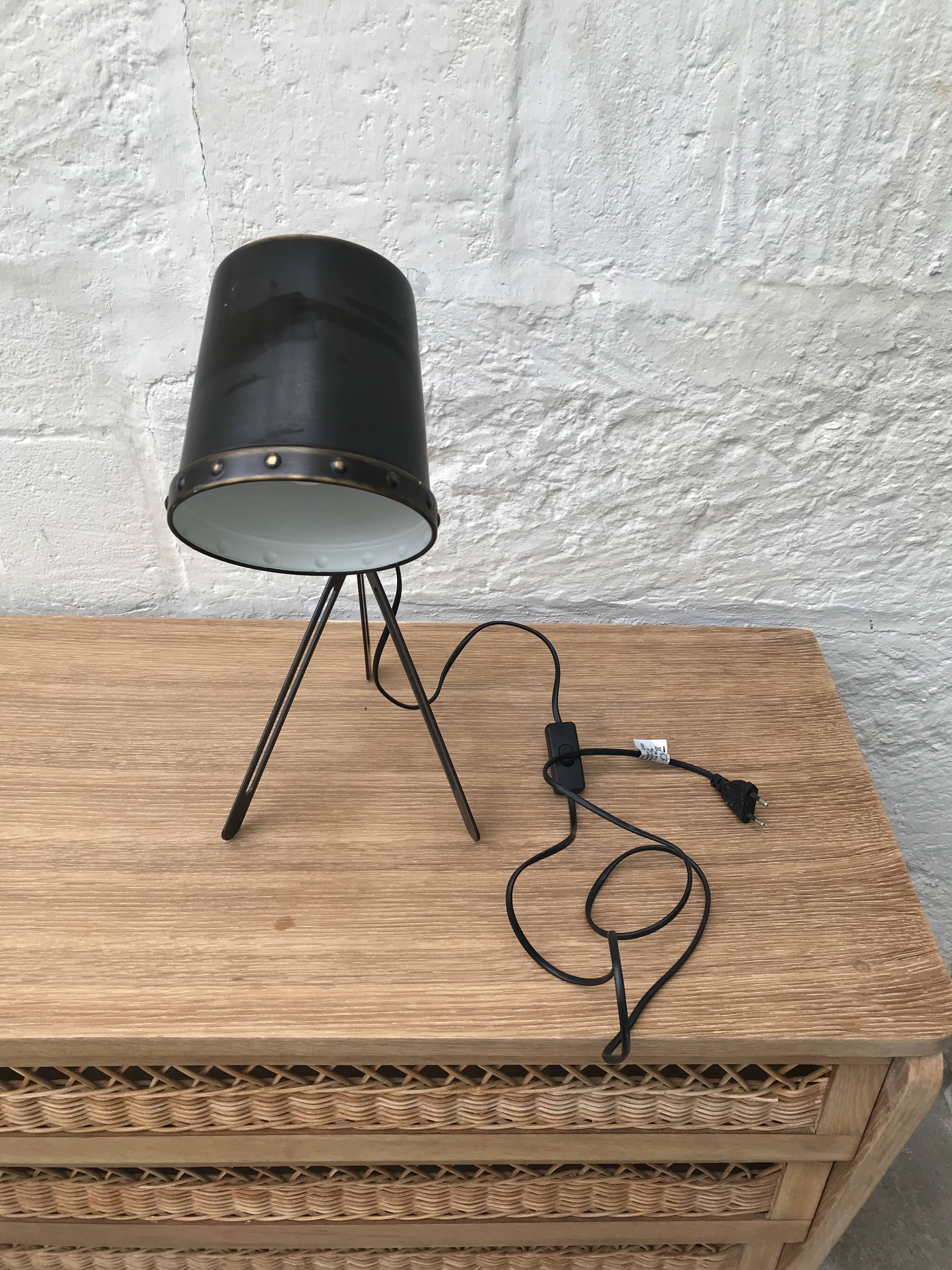 Metal tripod articulated lamp