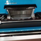 Underwood 315 portable blue typewriter with carrying case Like NEW