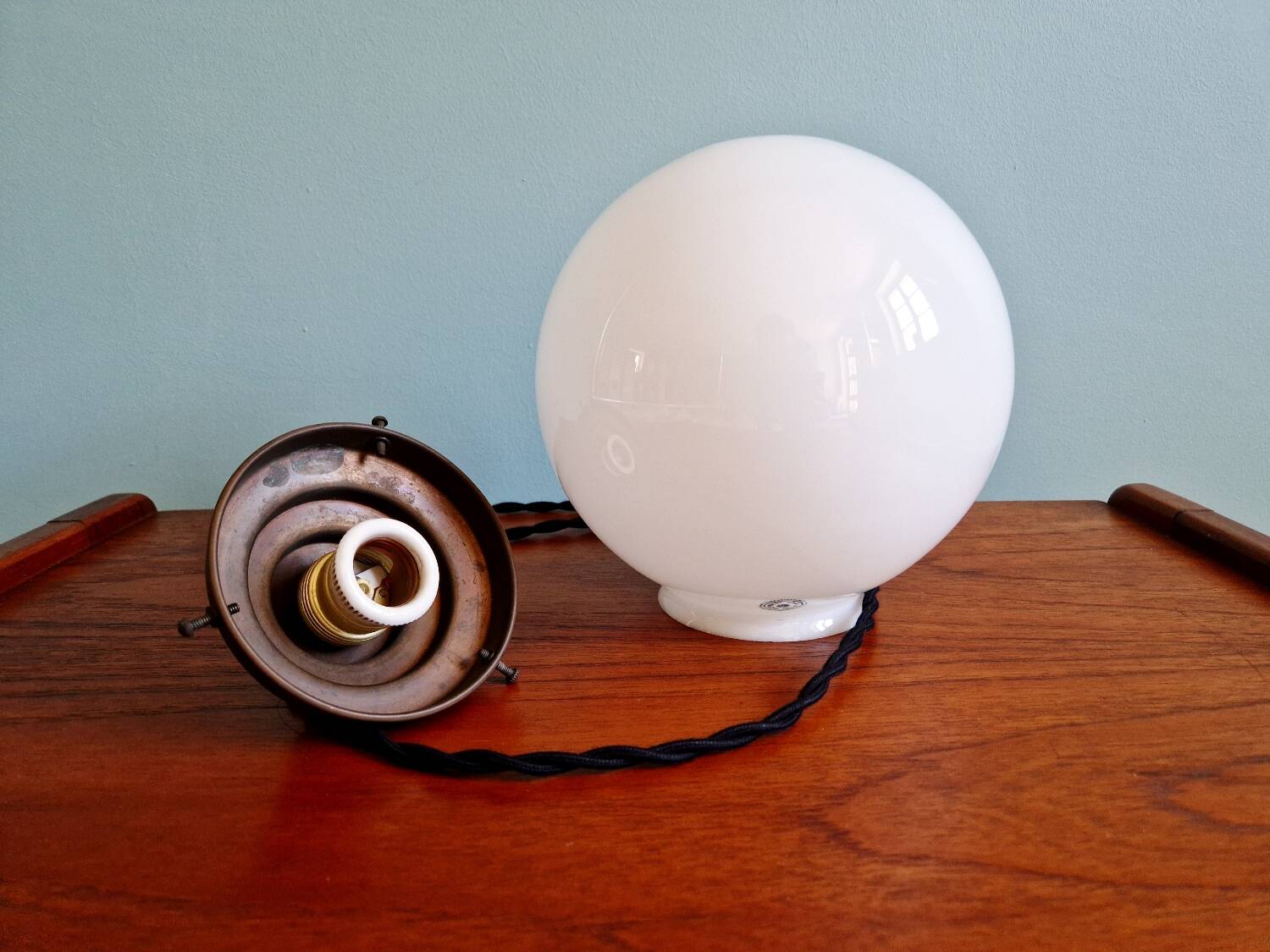 Art Deco suspension in white opaline, Val Saint-Lambert, 1920-30