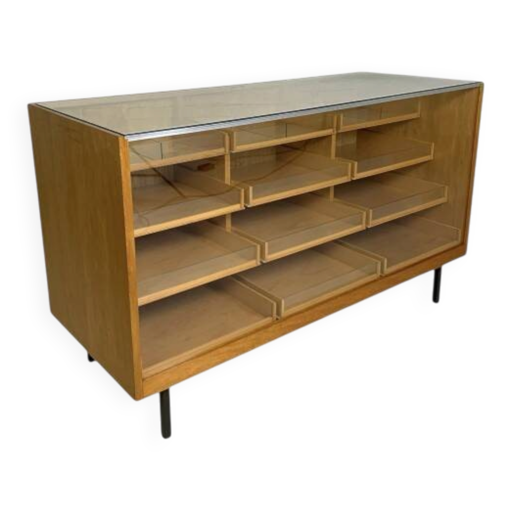 Counter, display case by Ladenbau Brixius, 150 cm long, 1950s.