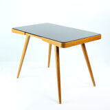 Table basse du milieu du siècle en chêne et verre noir, Tchécoslovaquie des années 1960